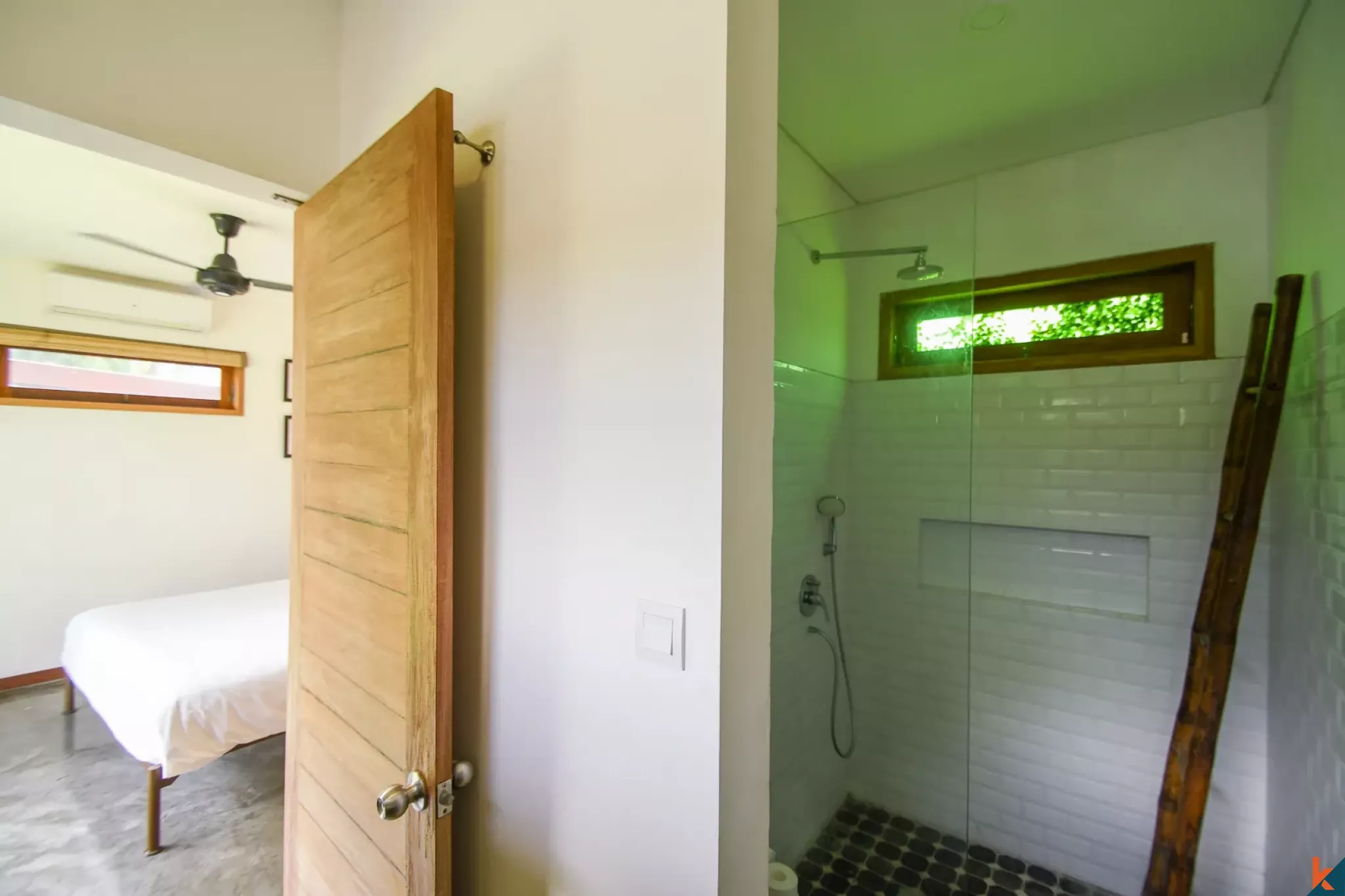 Vila Indah dengan Empat Kamar Tidur dan Hak Sewa di Echo Beach yang Modis