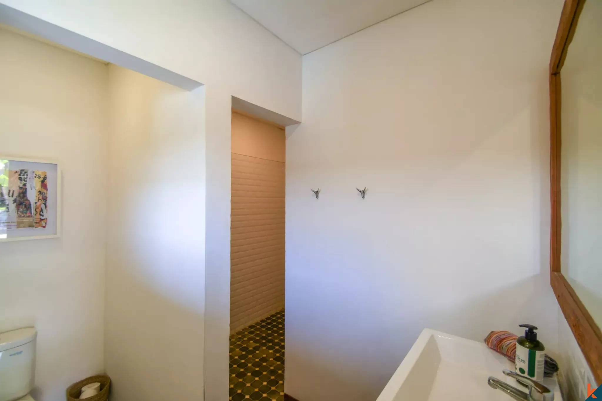 Vila Indah dengan Empat Kamar Tidur dan Hak Sewa di Echo Beach yang Modis