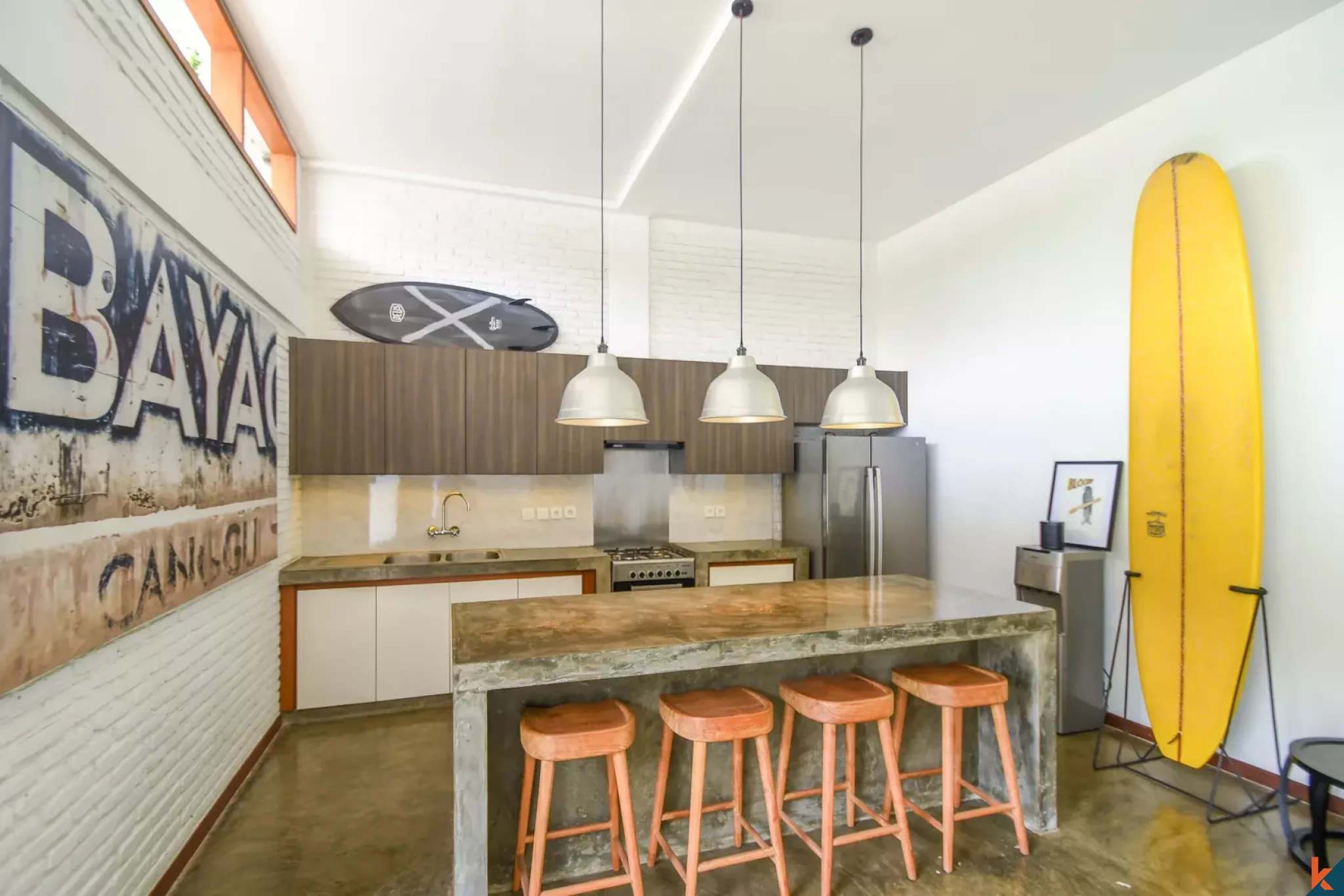 Vila Indah dengan Empat Kamar Tidur dan Hak Sewa di Echo Beach yang Modis