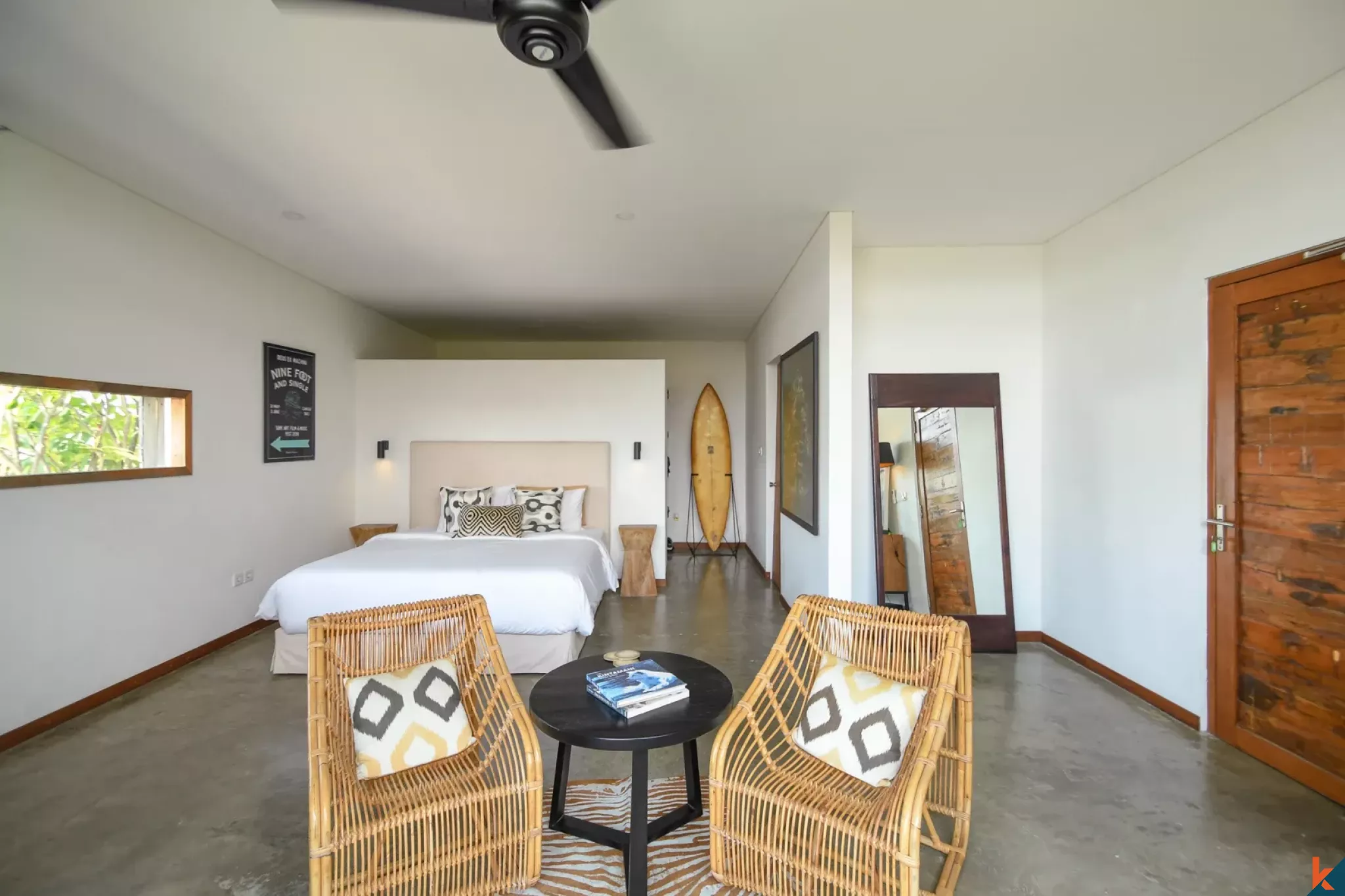 Vila Indah dengan Empat Kamar Tidur dan Hak Sewa di Echo Beach yang Modis