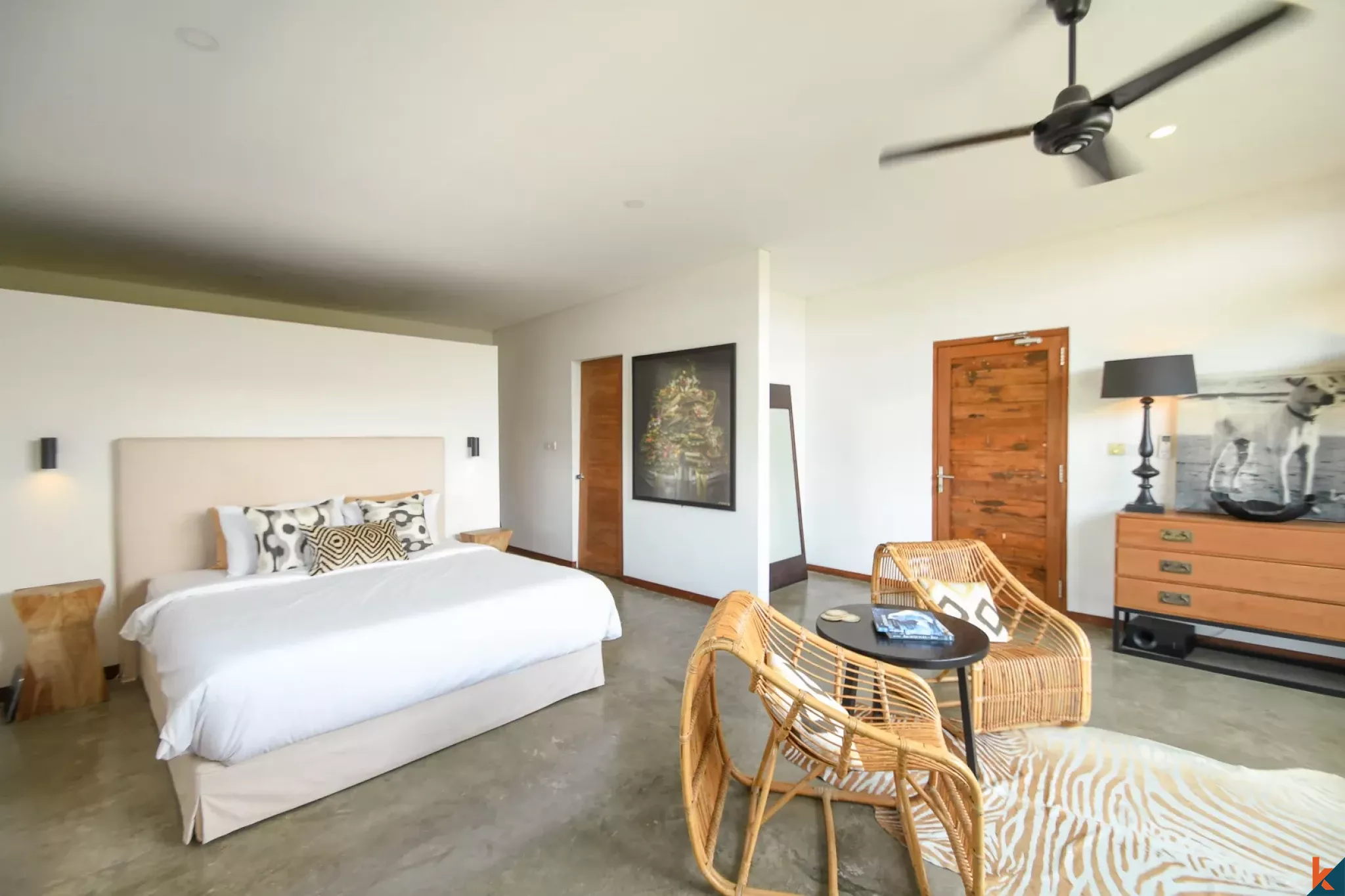 Vila Indah dengan Empat Kamar Tidur dan Hak Sewa di Echo Beach yang Modis