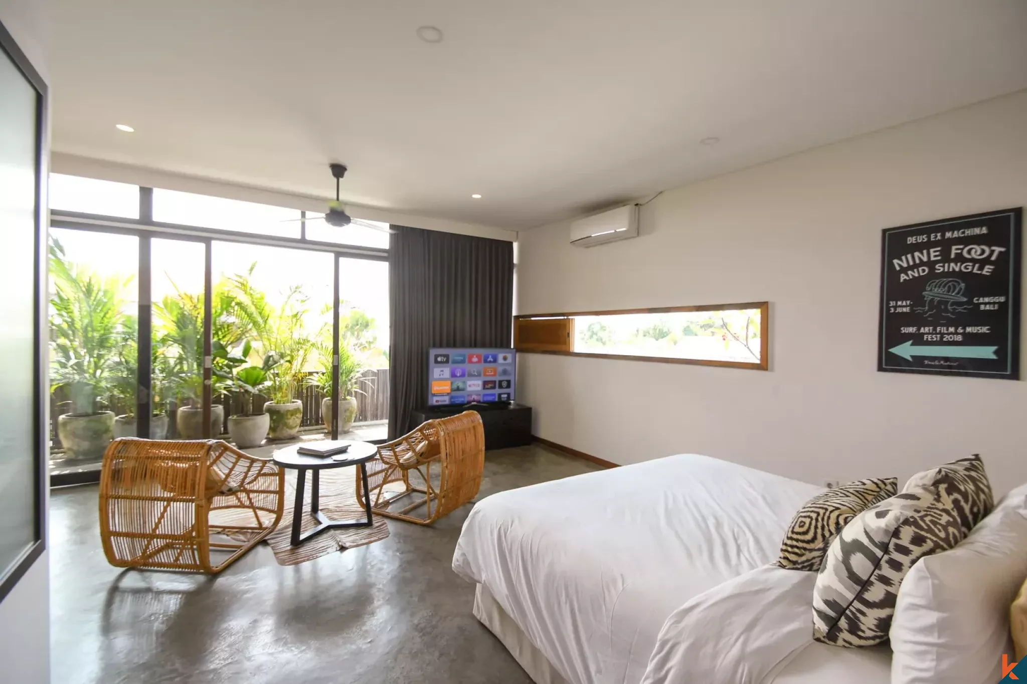 Vila Indah dengan Empat Kamar Tidur dan Hak Sewa di Echo Beach yang Modis