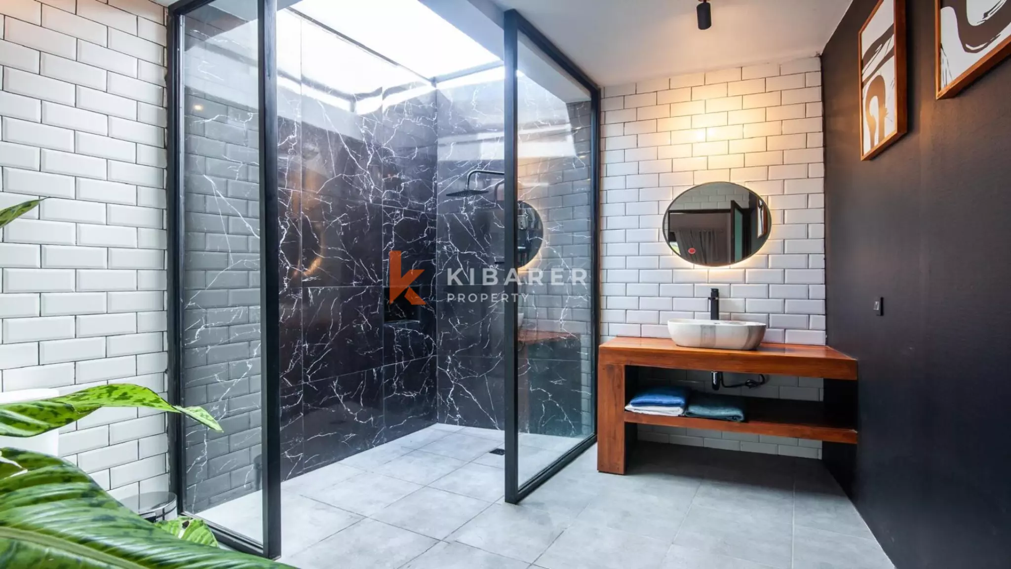 Élégante villa contemporaine de six chambres avec piscine privée à Berawa