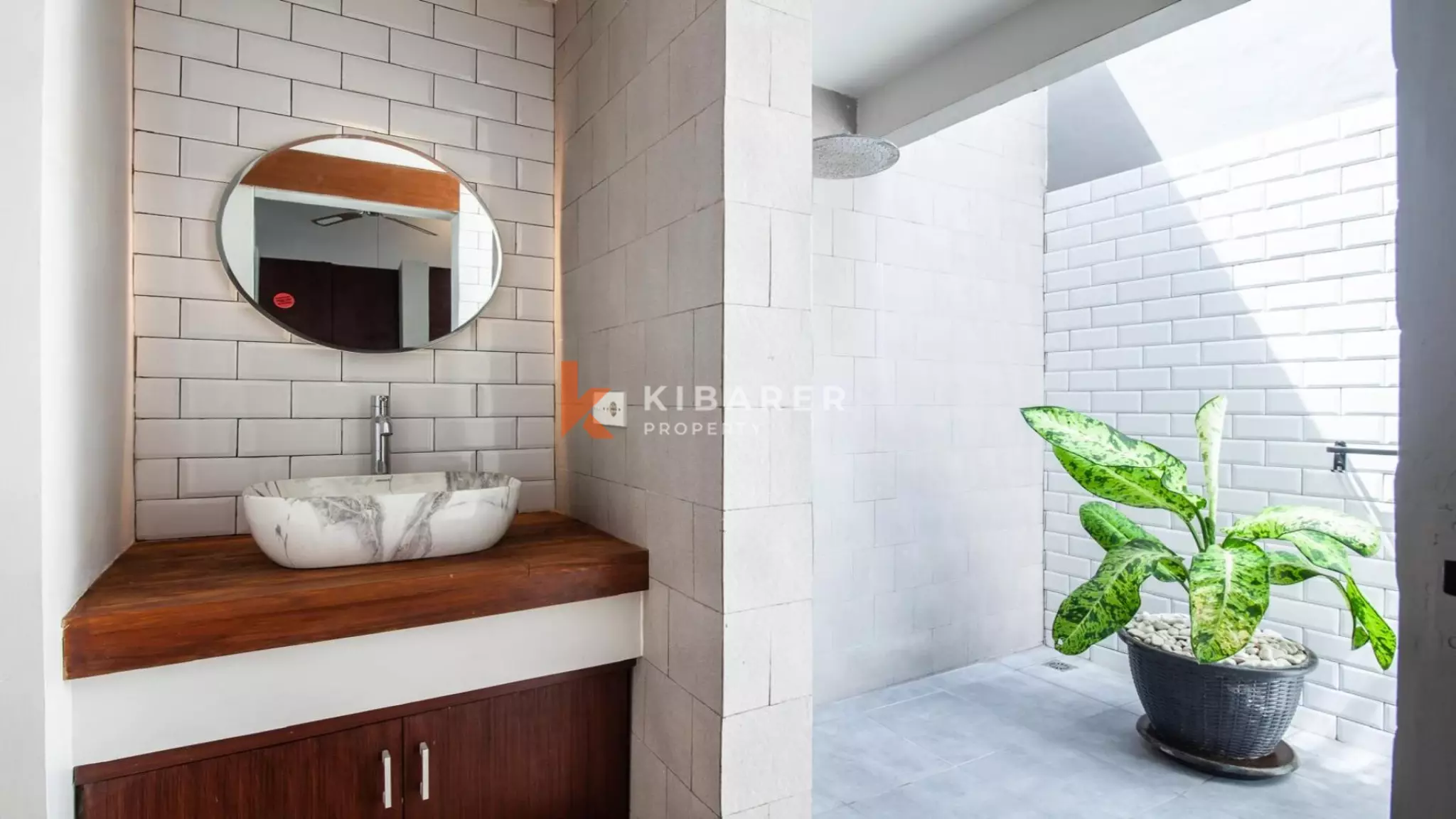 Élégante villa contemporaine de six chambres avec piscine privée à Berawa