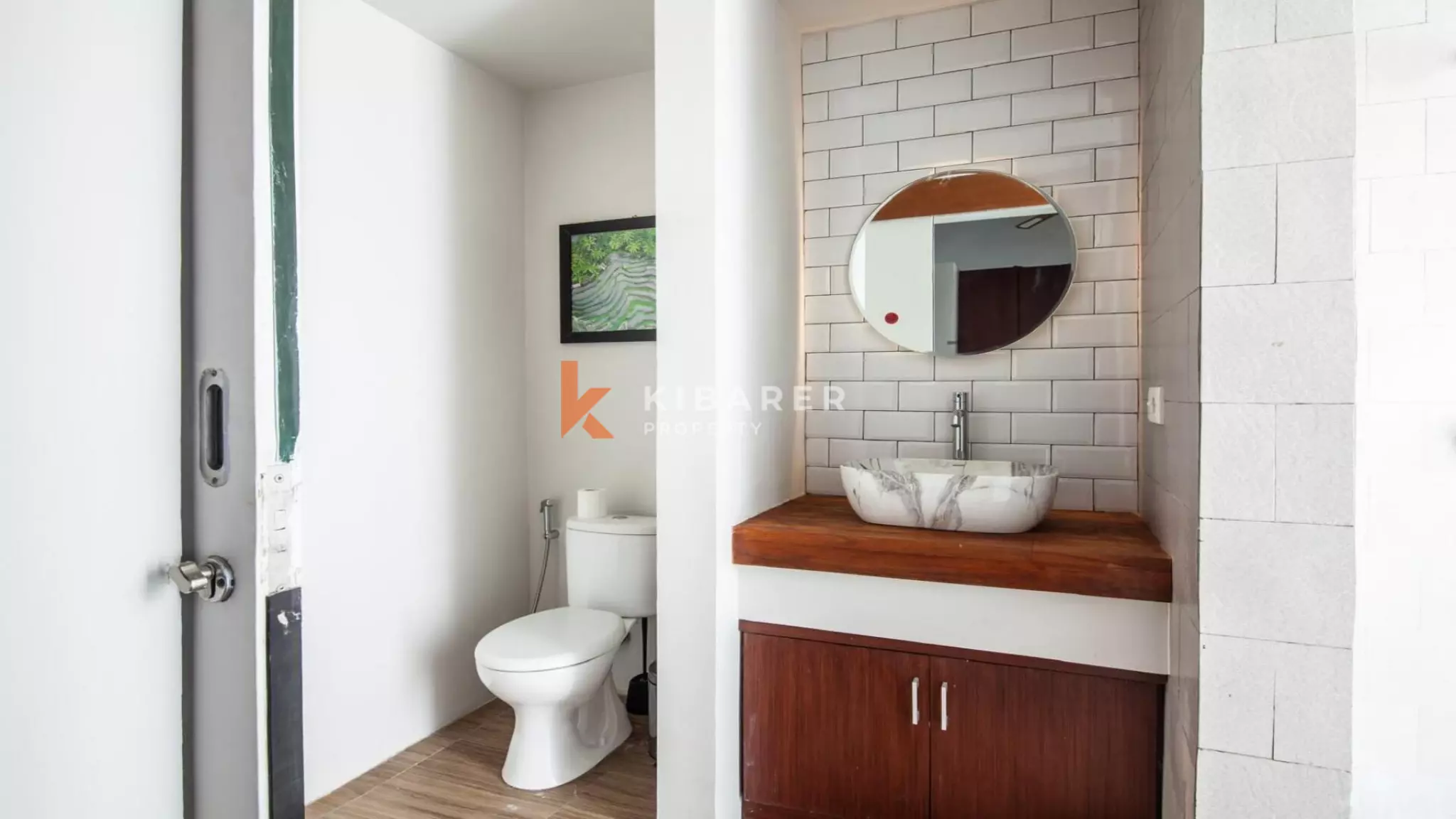 Élégante villa contemporaine de six chambres avec piscine privée à Berawa