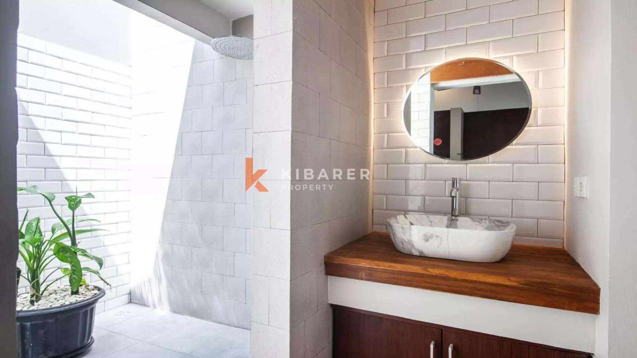 Élégante villa contemporaine de six chambres avec piscine privée à Berawa