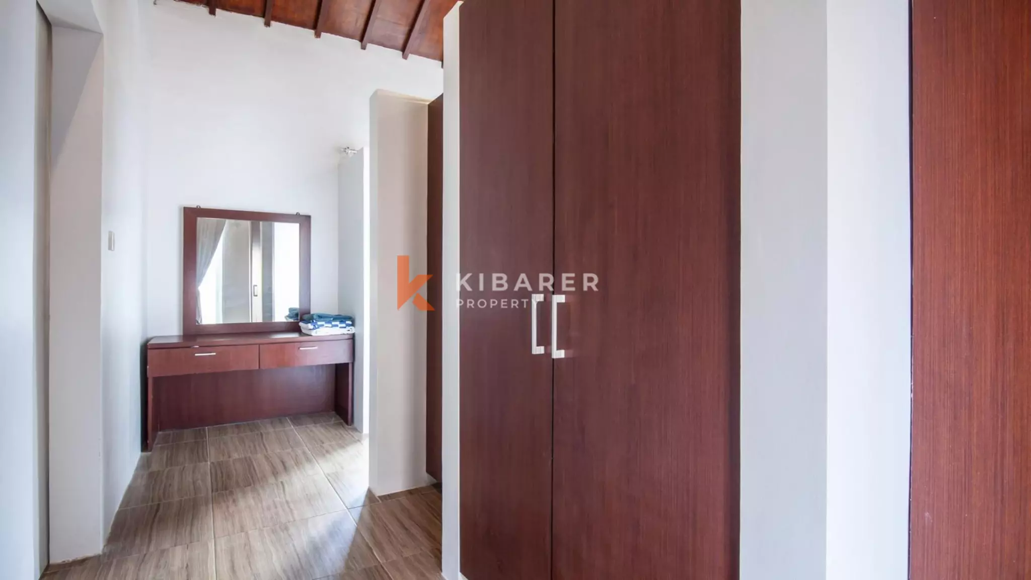 Élégante villa contemporaine de six chambres avec piscine privée à Berawa