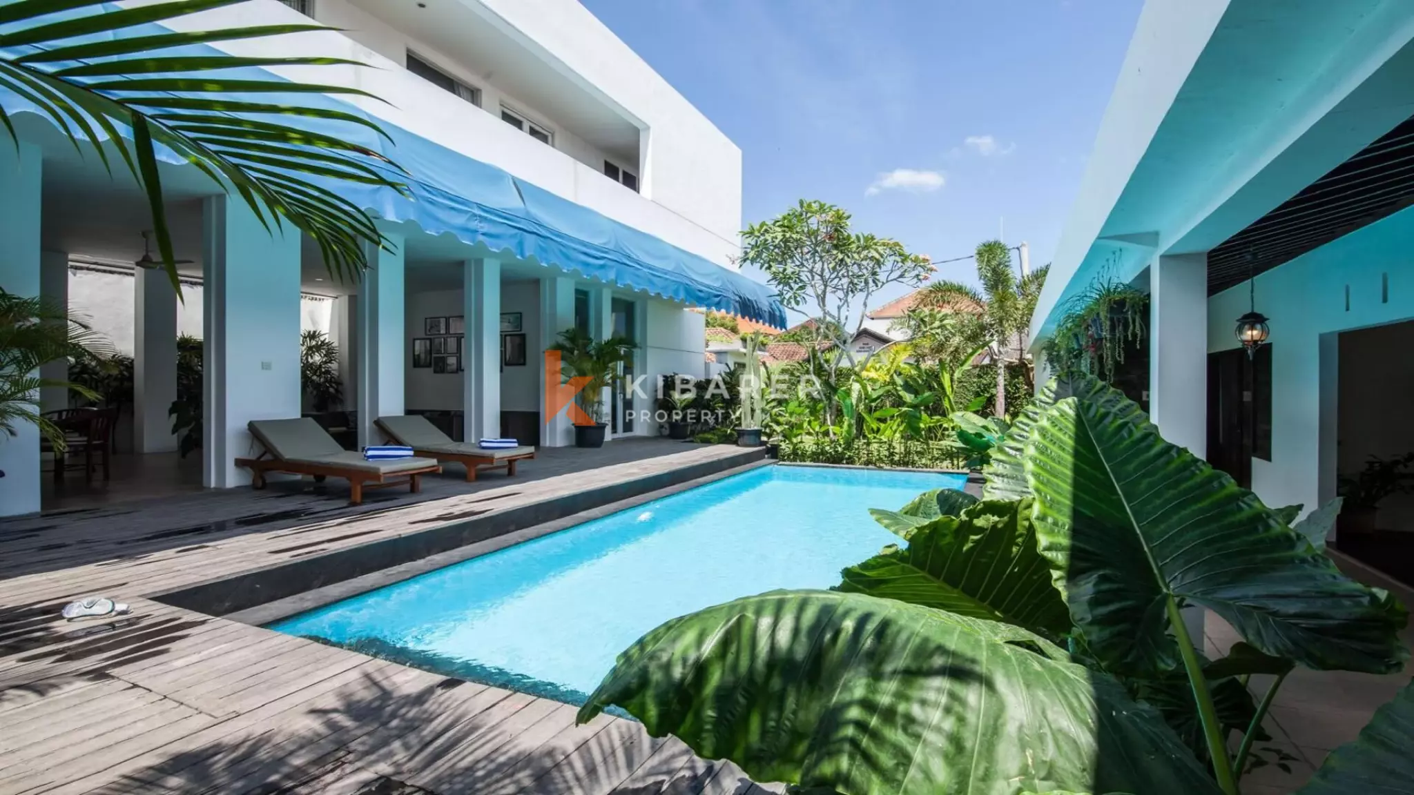 Élégante villa contemporaine de six chambres avec piscine privée à Berawa