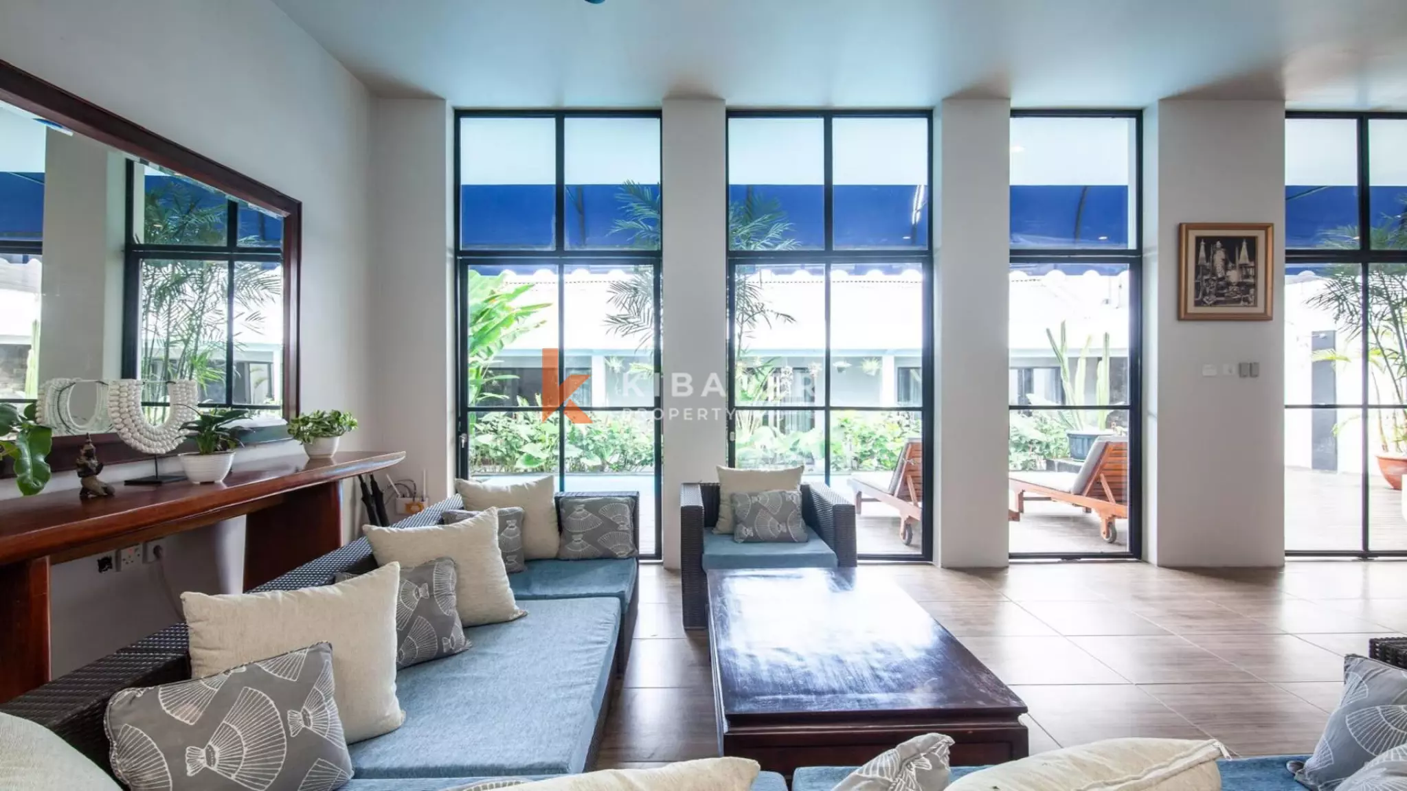 Élégante villa contemporaine de six chambres avec piscine privée à Berawa