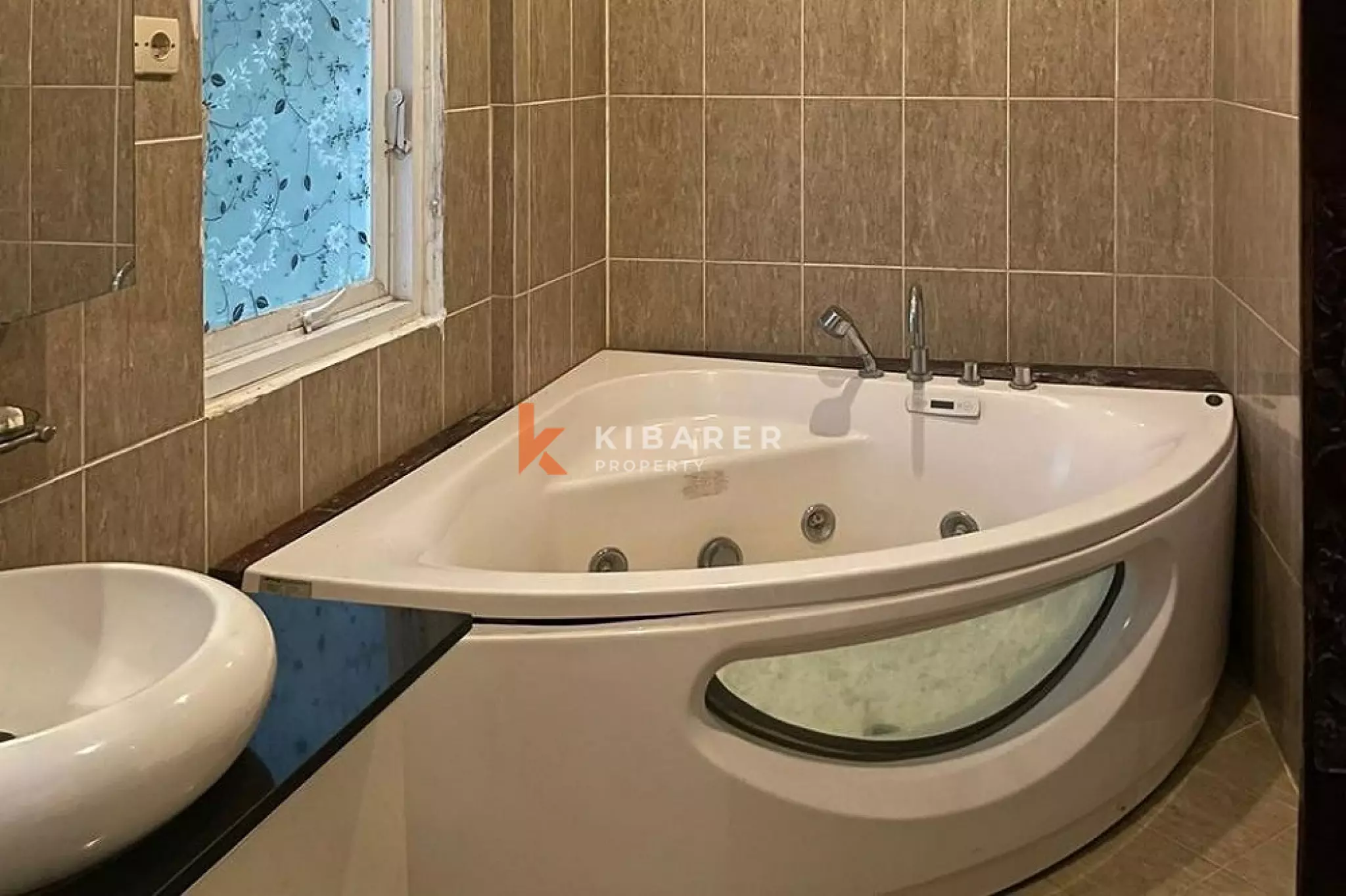 Strategic Four-Bedrooms Enclosed Living Villa in Balangan-Uluwatu