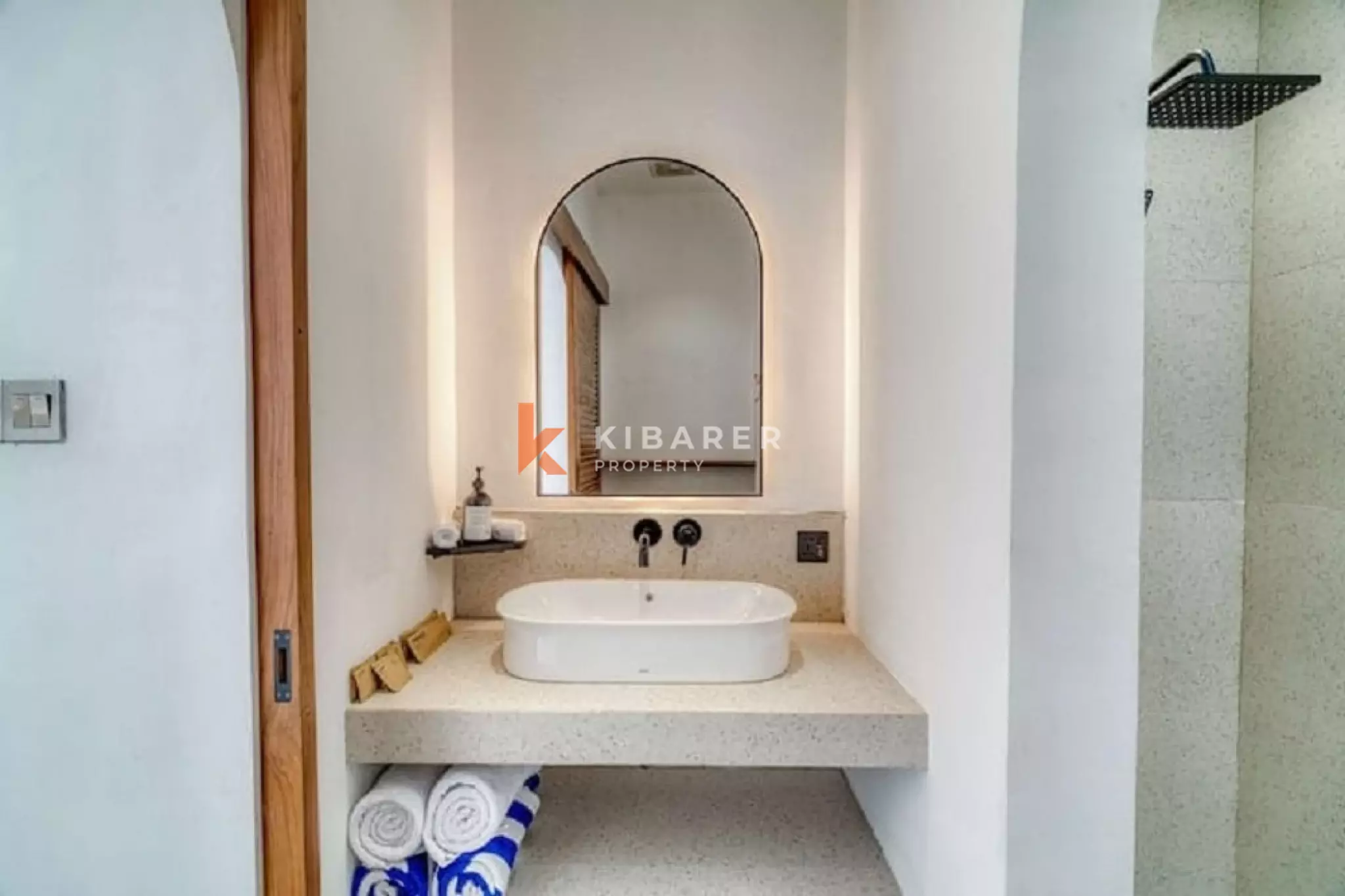 Vila Minimalis Modern Satu Kamar Tidur di Berawa yang Dinamis