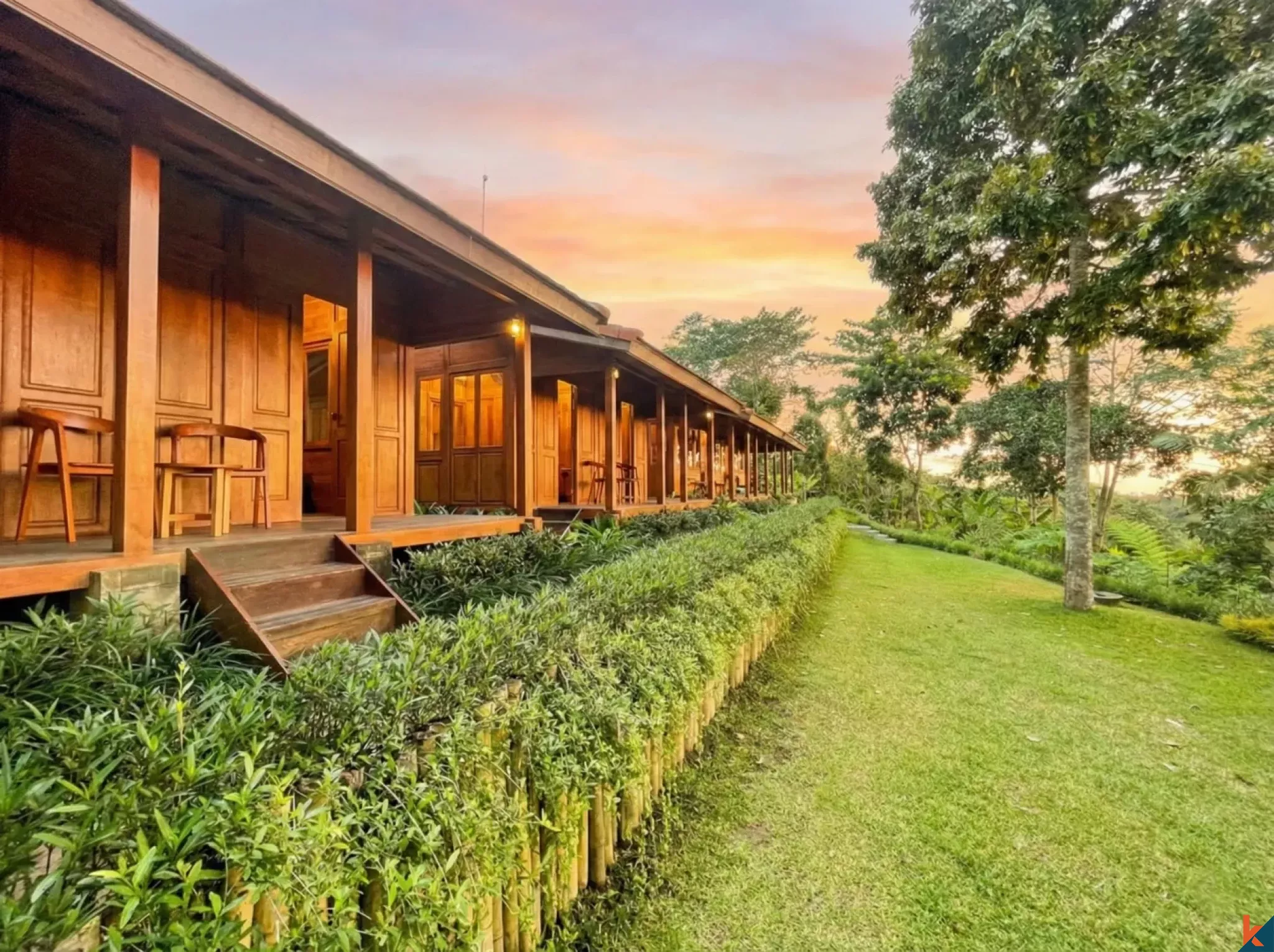 Rumah Kayu Gaya Pondok Hak Milik dengan Pemandangan Menakjubkan di Gianyar
