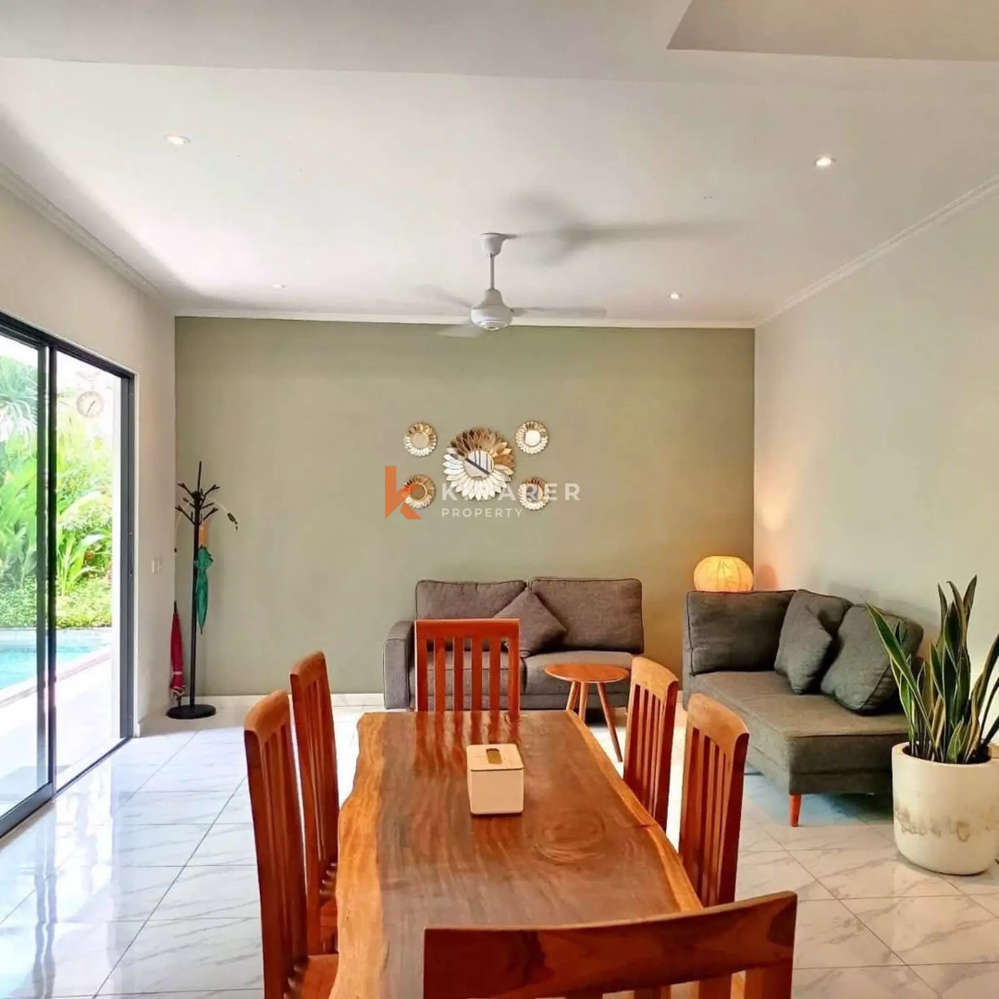 Villa Minimalis Modern Tiga Kamar Tidur dengan Ruang Keluarga Tertutup di Ungasan