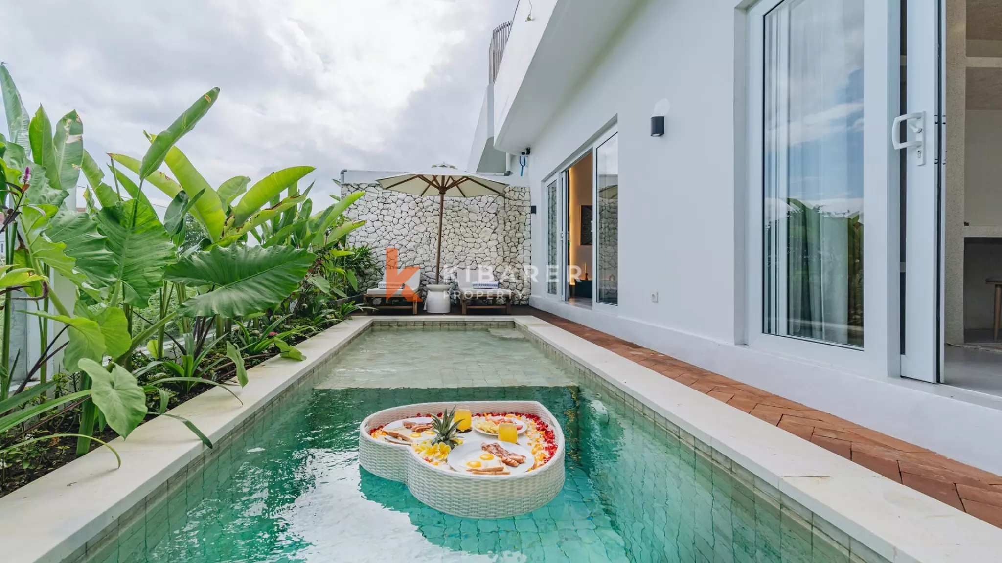 Villa Kolam Renang Dua Kamar Tidur yang Menawan dengan Pemandangan Indah di Atap Cemagi