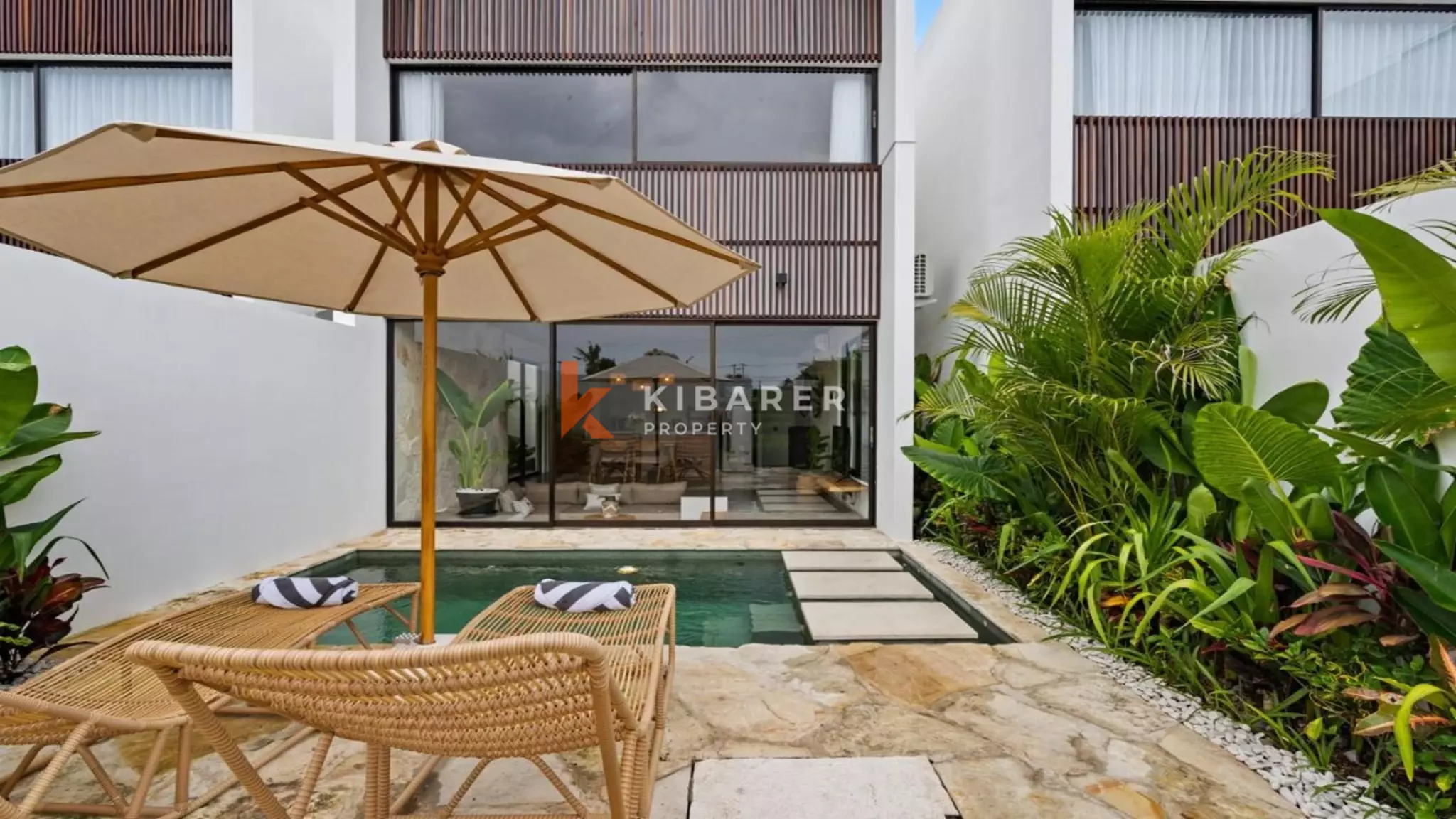 Villa contemporaine élégante avec piscine privée et une chambre à Canggu