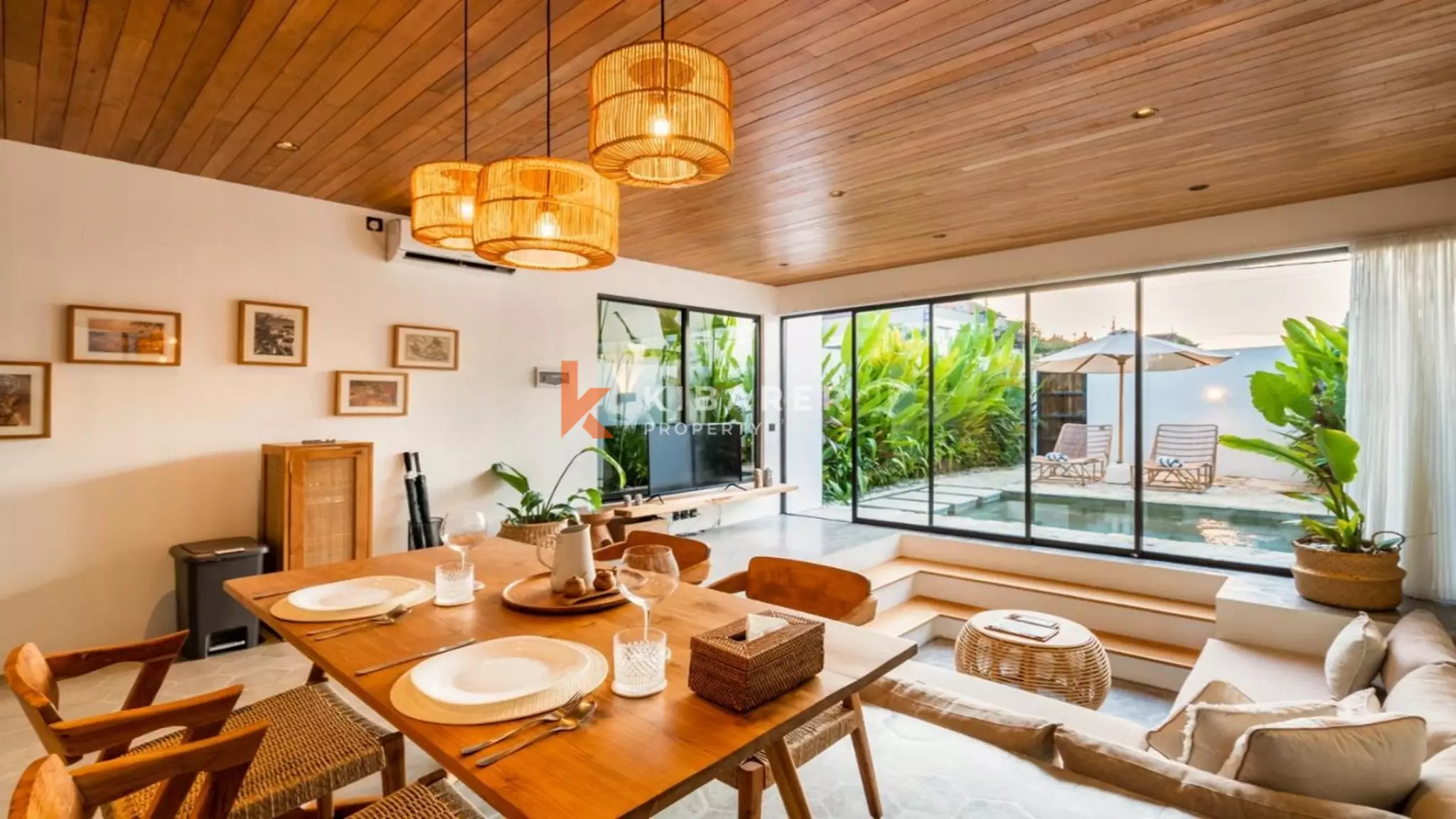 Villa contemporaine élégante avec piscine privée et une chambre à Canggu