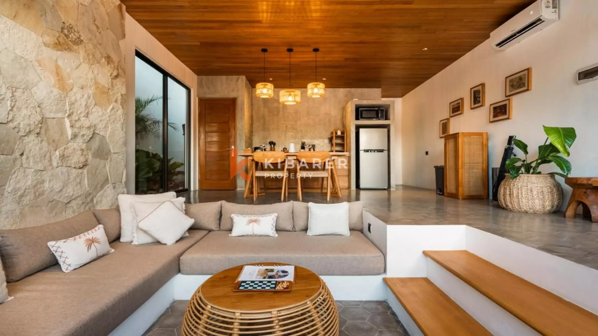 Villa contemporaine élégante avec piscine privée et une chambre à Canggu