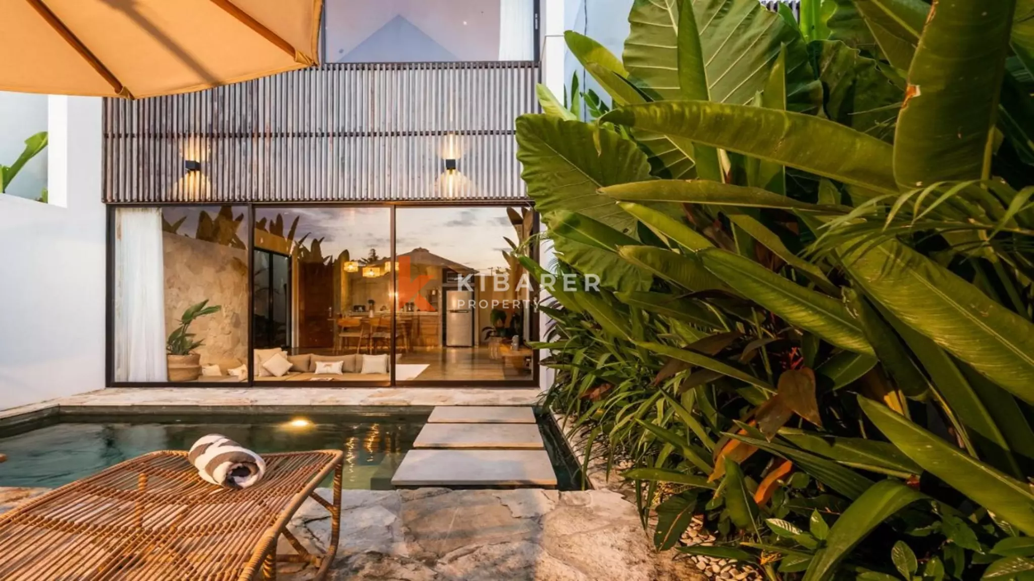 Villa contemporaine élégante avec piscine privée et une chambre à Canggu