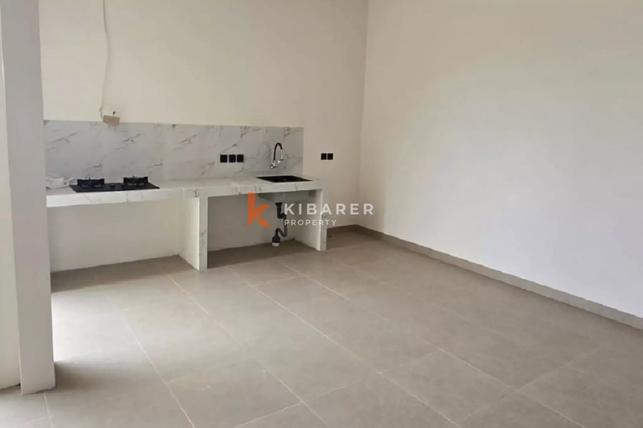 Vila Tiga Kamar Tidur dengan Taman yang Asri di Padonan