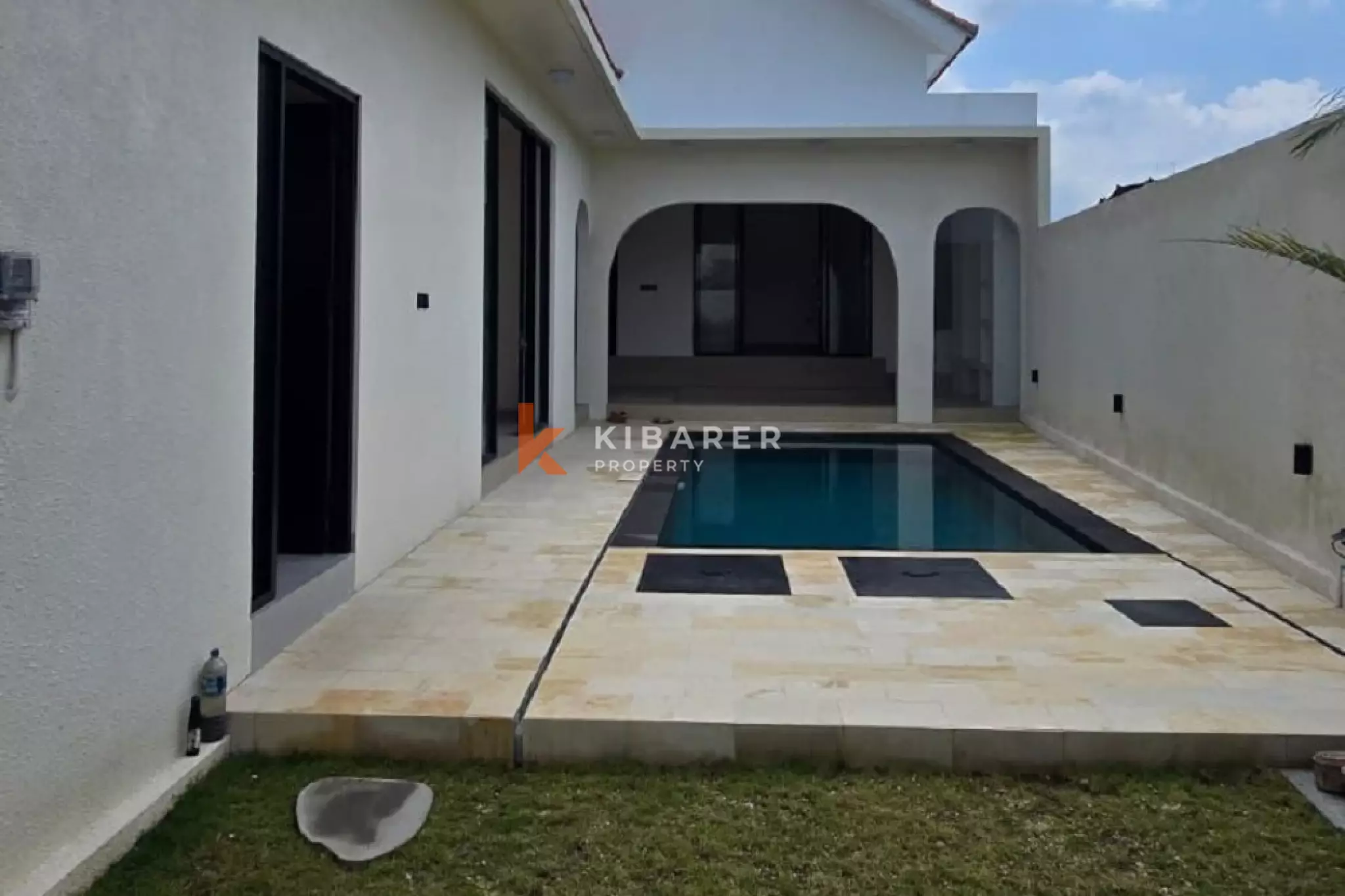 Vila Tiga Kamar Tidur dengan Taman yang Asri di Padonan