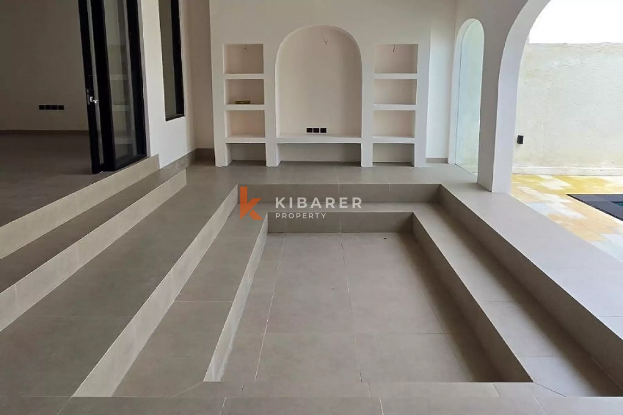 Vila Tiga Kamar Tidur dengan Taman yang Asri di Padonan