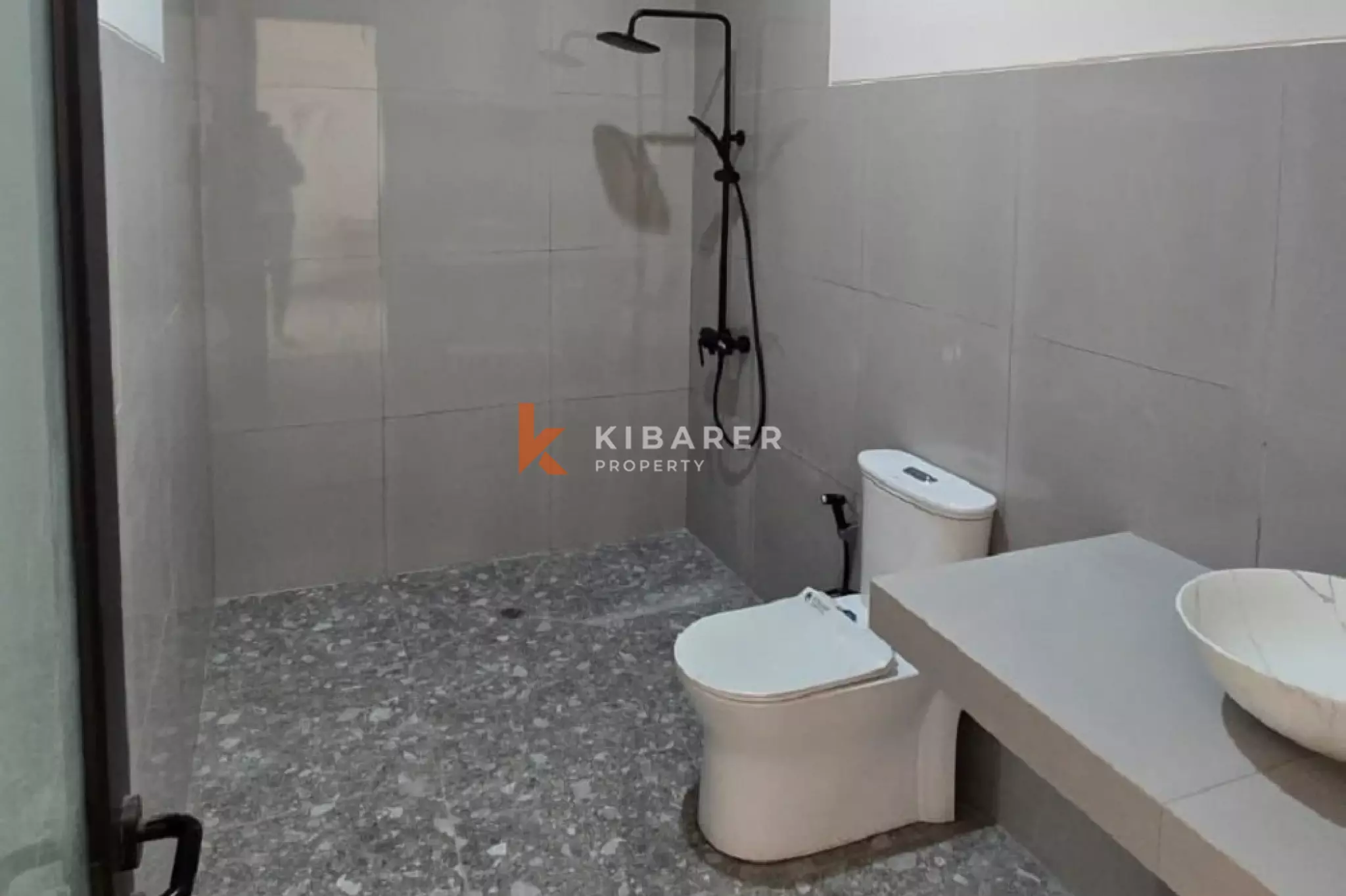 Vila Tiga Kamar Tidur dengan Taman yang Asri di Padonan