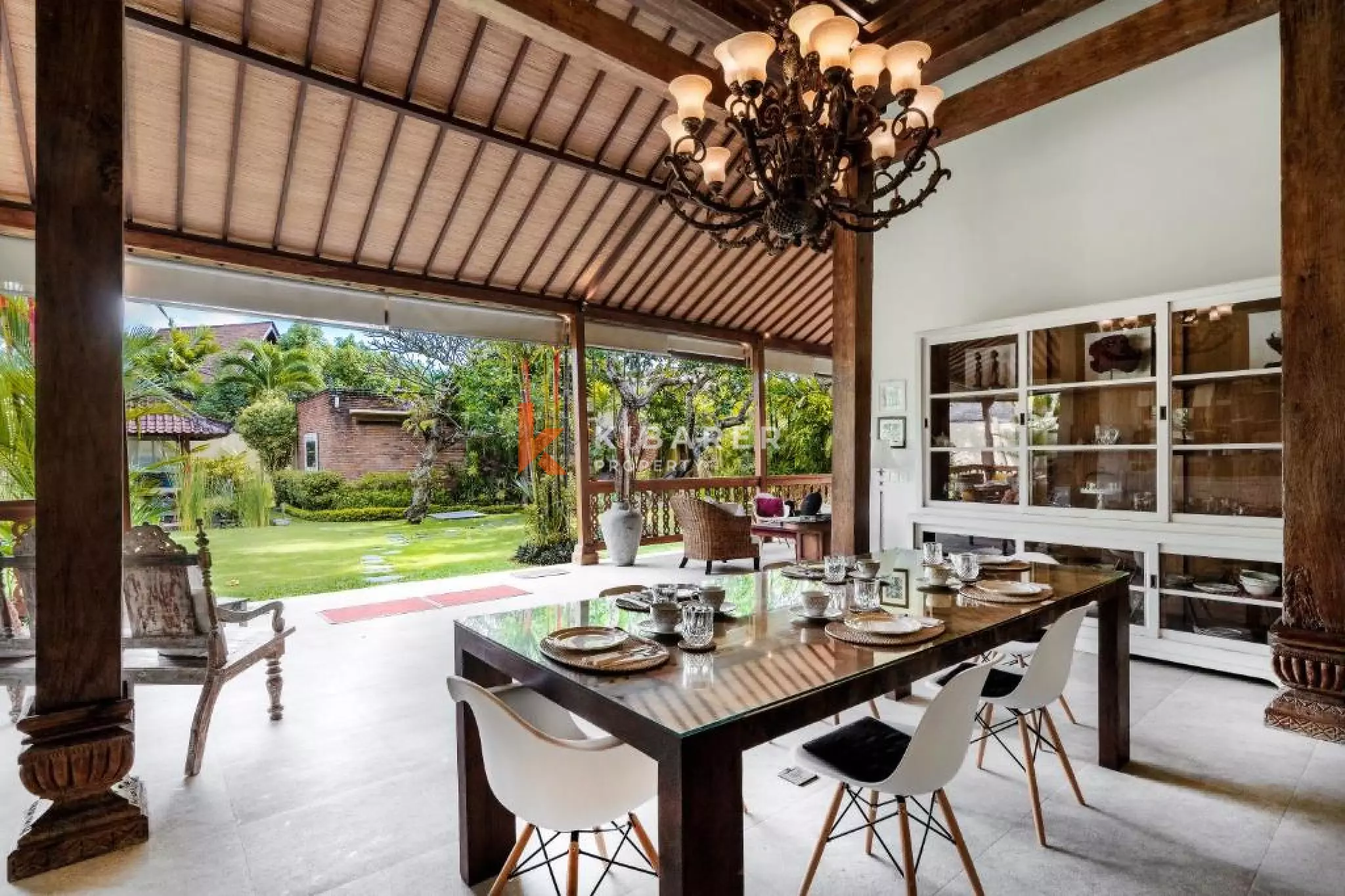 Exclusive Four-Bedroom Wooden Retreat Villa in Prime Umalas