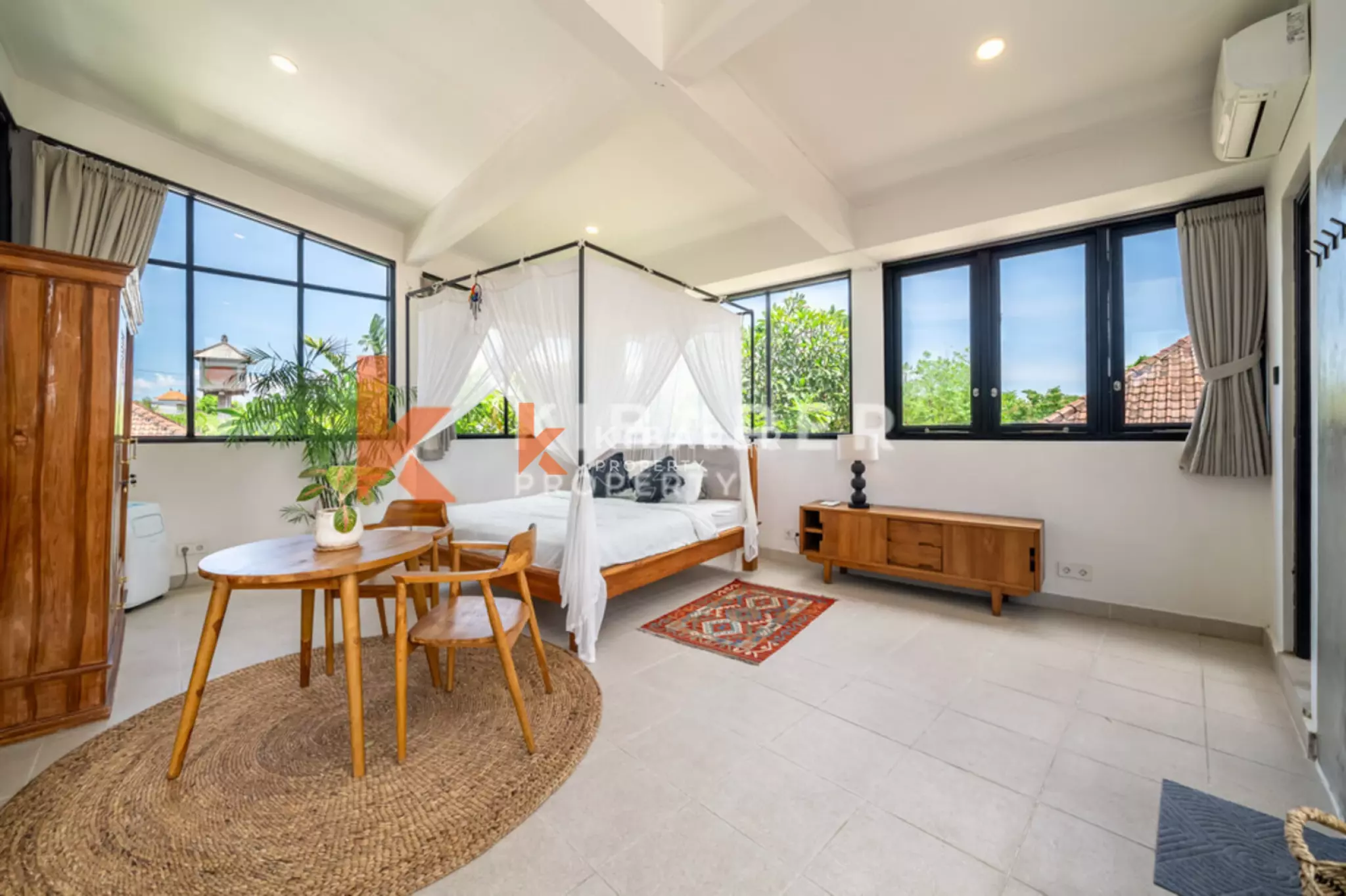 Koleksi Umalas - Vila Modern Lima Kamar Tidur dengan Ruang Kantor Pribadi