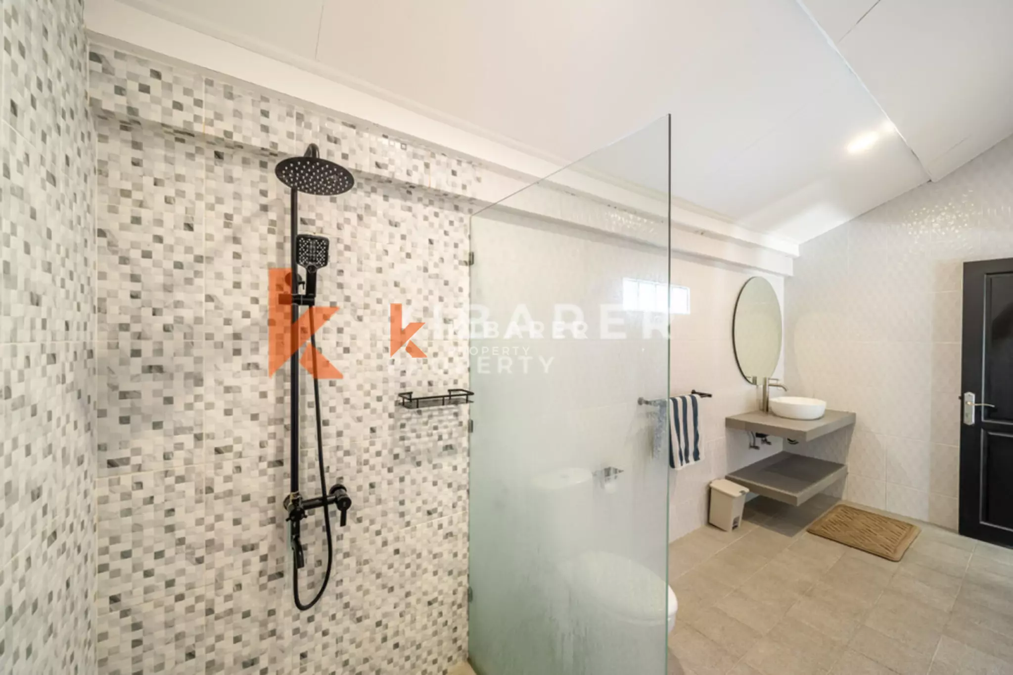 Koleksi Umalas - Vila Modern Lima Kamar Tidur dengan Ruang Kantor Pribadi