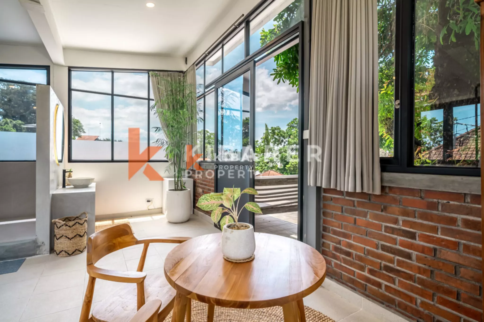 Koleksi Umalas - Vila Modern Lima Kamar Tidur dengan Ruang Kantor Pribadi