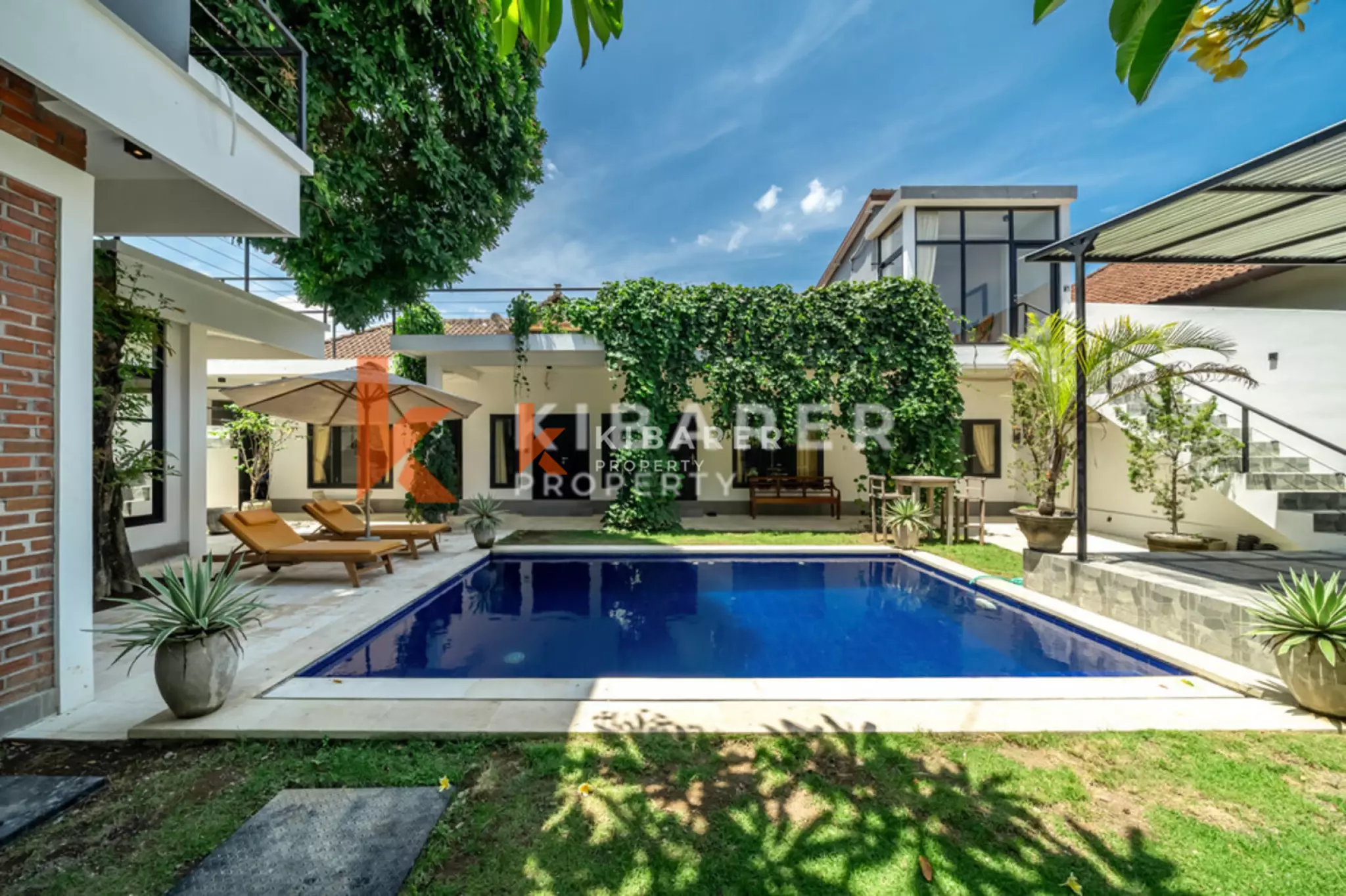 Koleksi Umalas - Vila Modern Lima Kamar Tidur dengan Ruang Kantor Pribadi