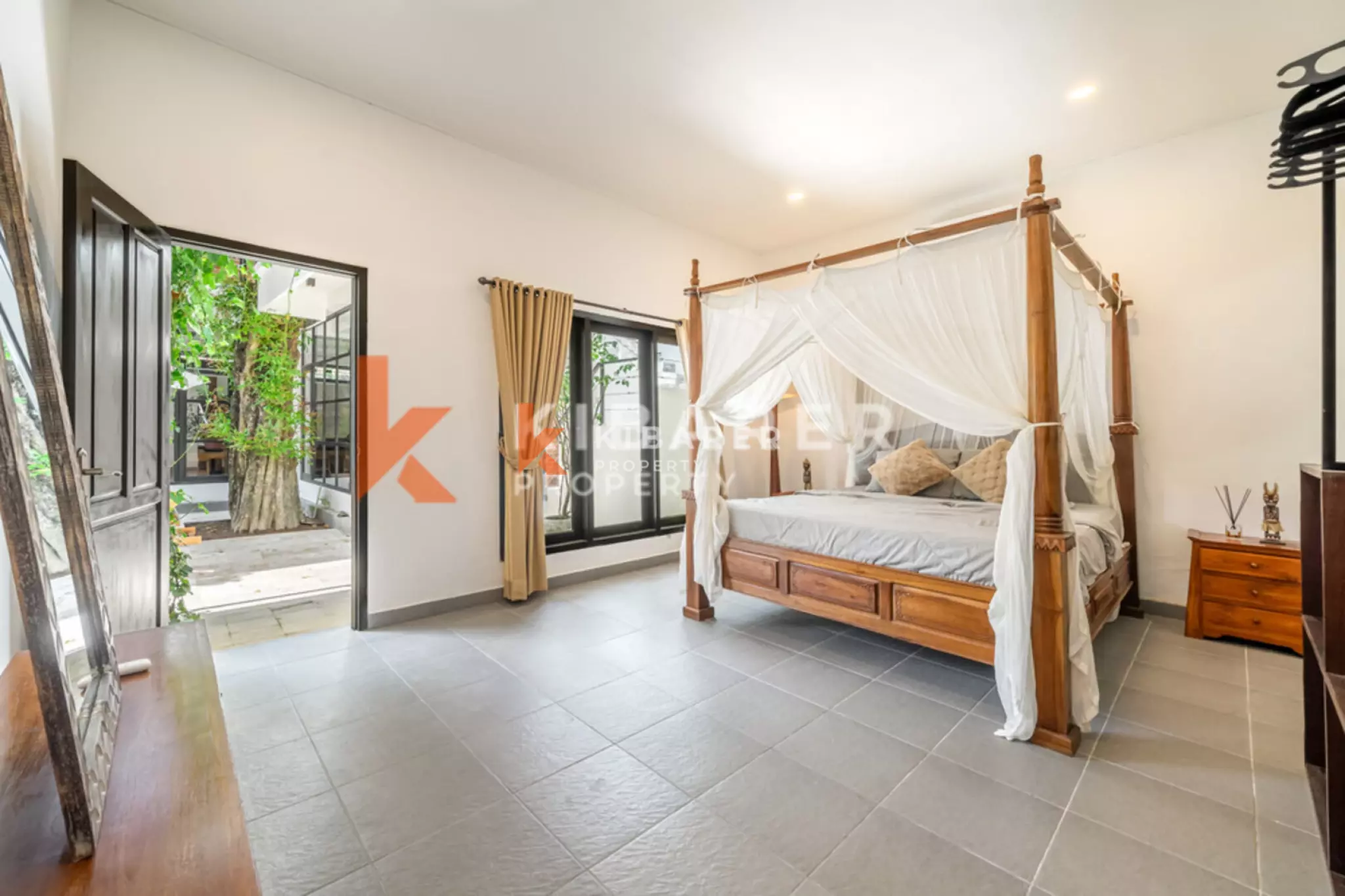 Koleksi Umalas - Vila Modern Lima Kamar Tidur dengan Ruang Kantor Pribadi