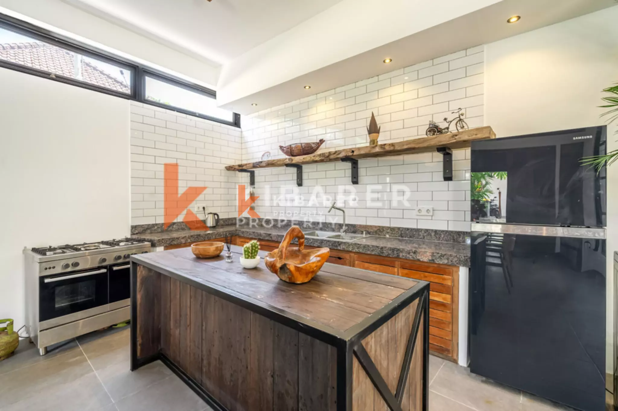 Koleksi Umalas - Vila Modern Lima Kamar Tidur dengan Ruang Kantor Pribadi