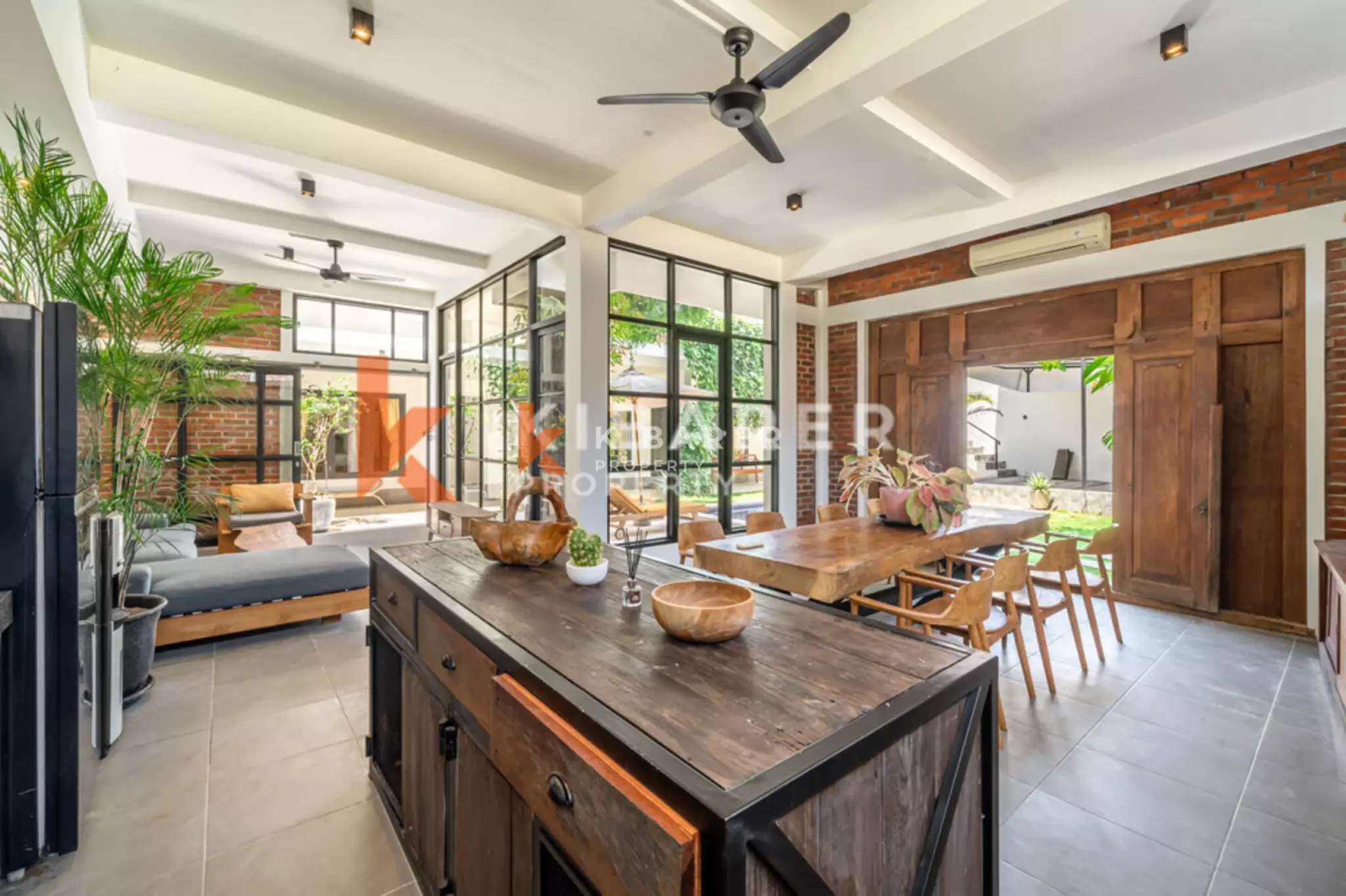 Koleksi Umalas - Vila Modern Lima Kamar Tidur dengan Ruang Kantor Pribadi