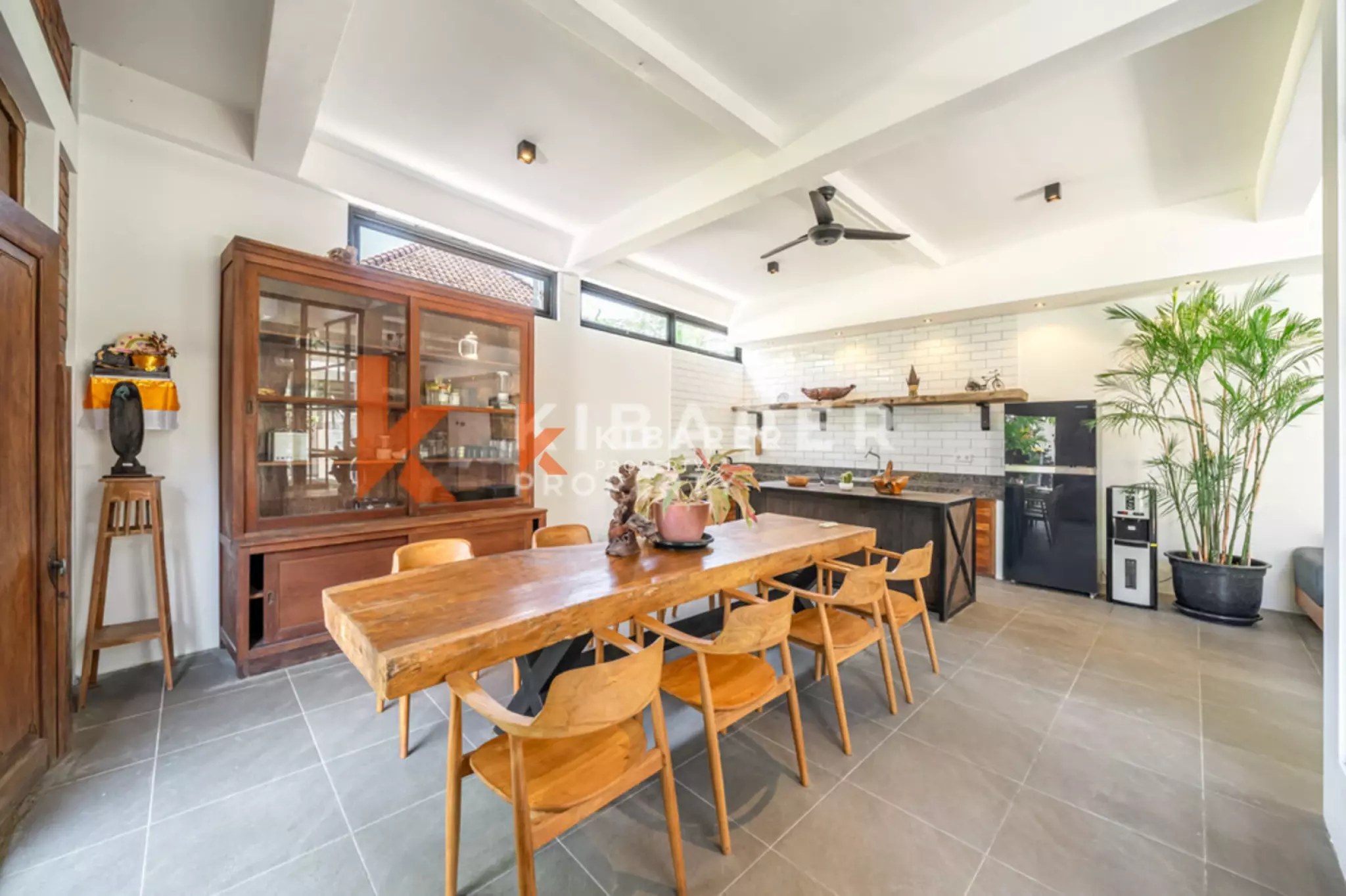 Koleksi Umalas - Vila Modern Lima Kamar Tidur dengan Ruang Kantor Pribadi