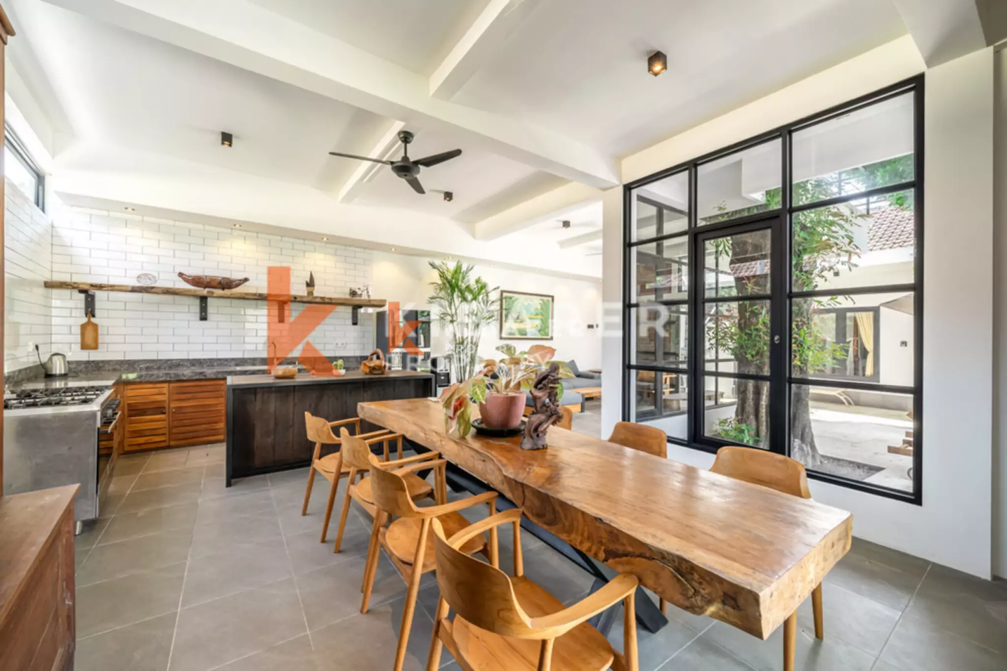 Koleksi Umalas - Vila Modern Lima Kamar Tidur dengan Ruang Kantor Pribadi