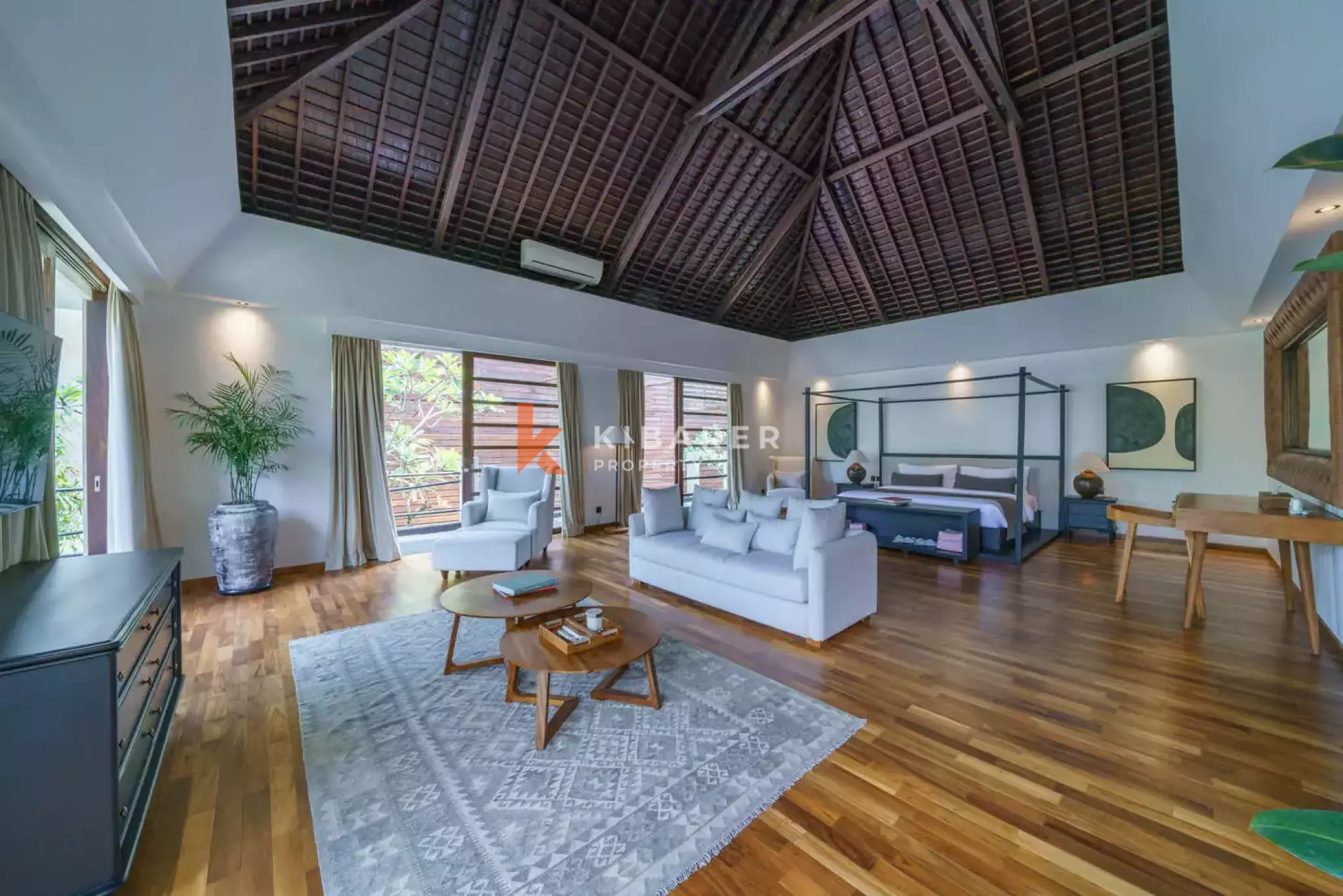 Vila Mewah Enam Kamar Tidur Berkelas di Umalas