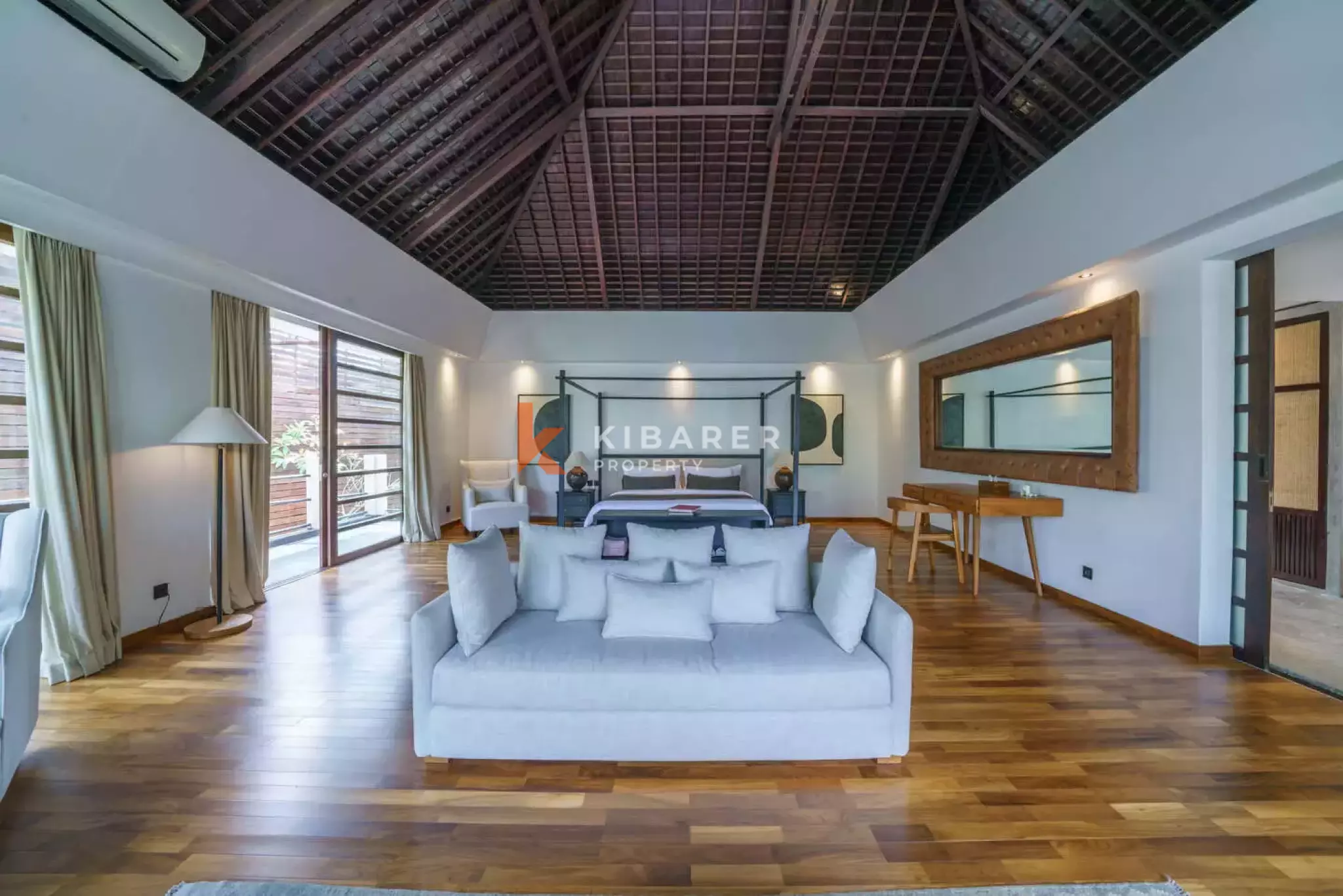 Vila Mewah Enam Kamar Tidur Berkelas di Umalas