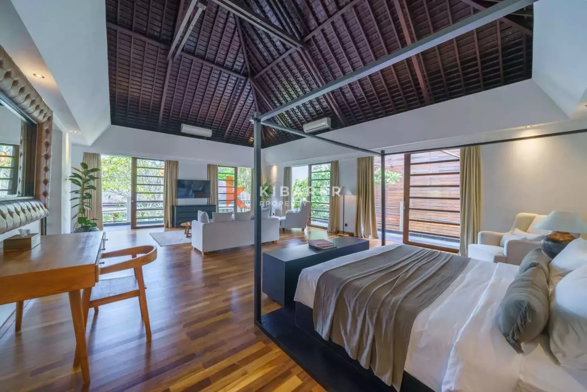 Vila Mewah Enam Kamar Tidur Berkelas di Umalas