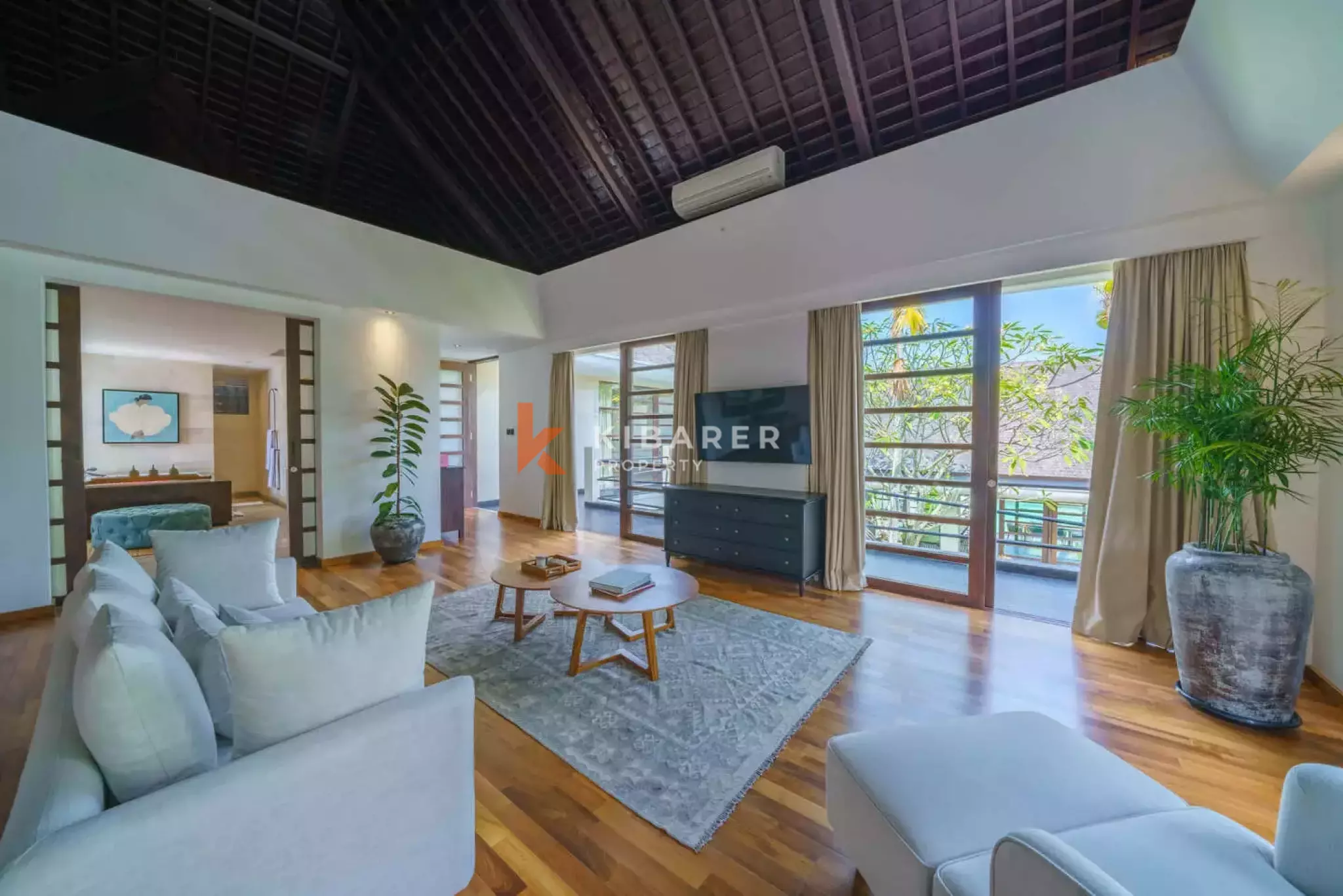 Vila Mewah Enam Kamar Tidur Berkelas di Umalas