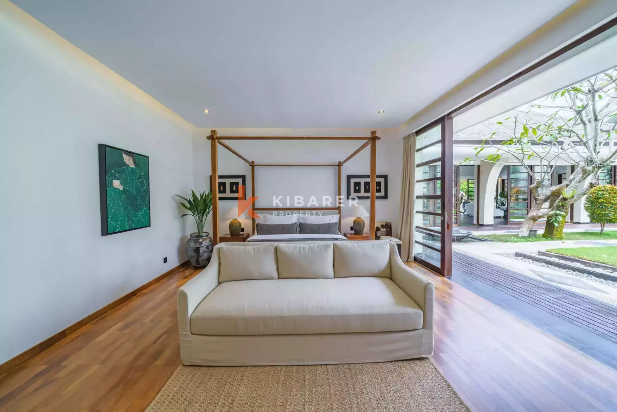 Vila Mewah Enam Kamar Tidur Berkelas di Umalas