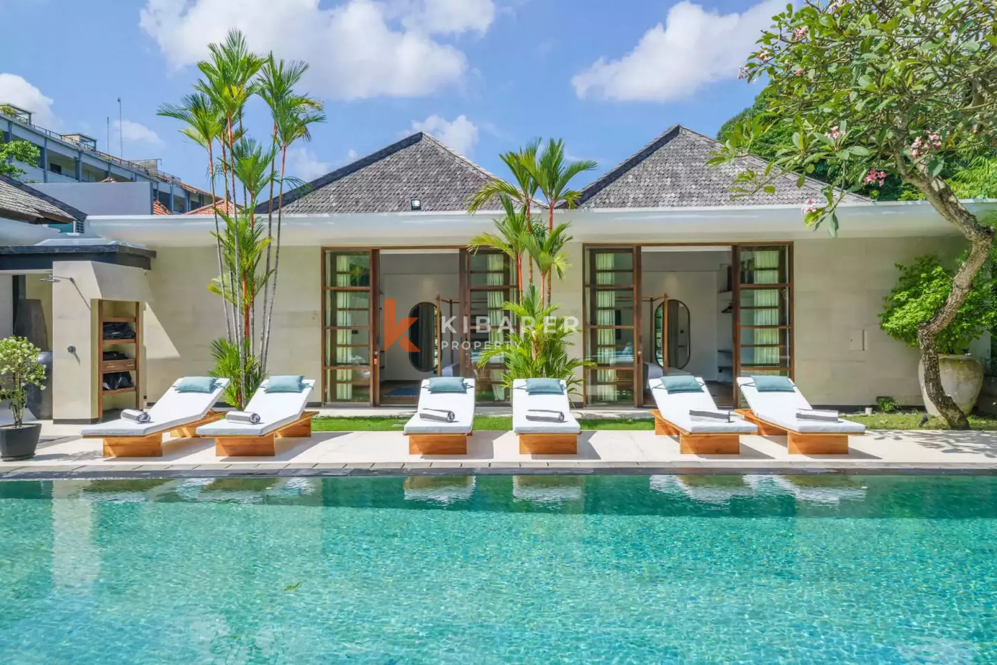 Vila Mewah Enam Kamar Tidur Berkelas di Umalas