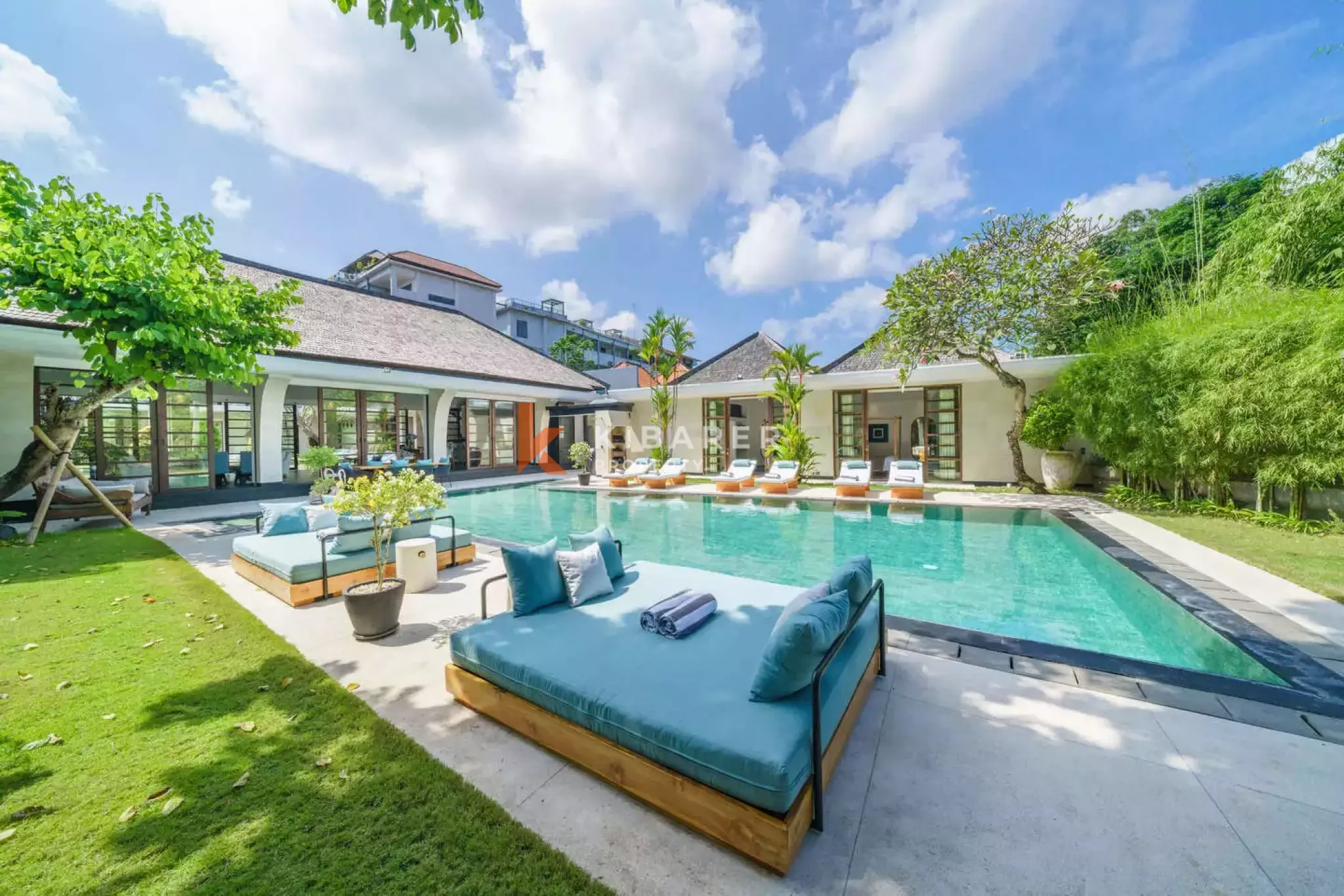 Vila Mewah Enam Kamar Tidur Berkelas di Umalas