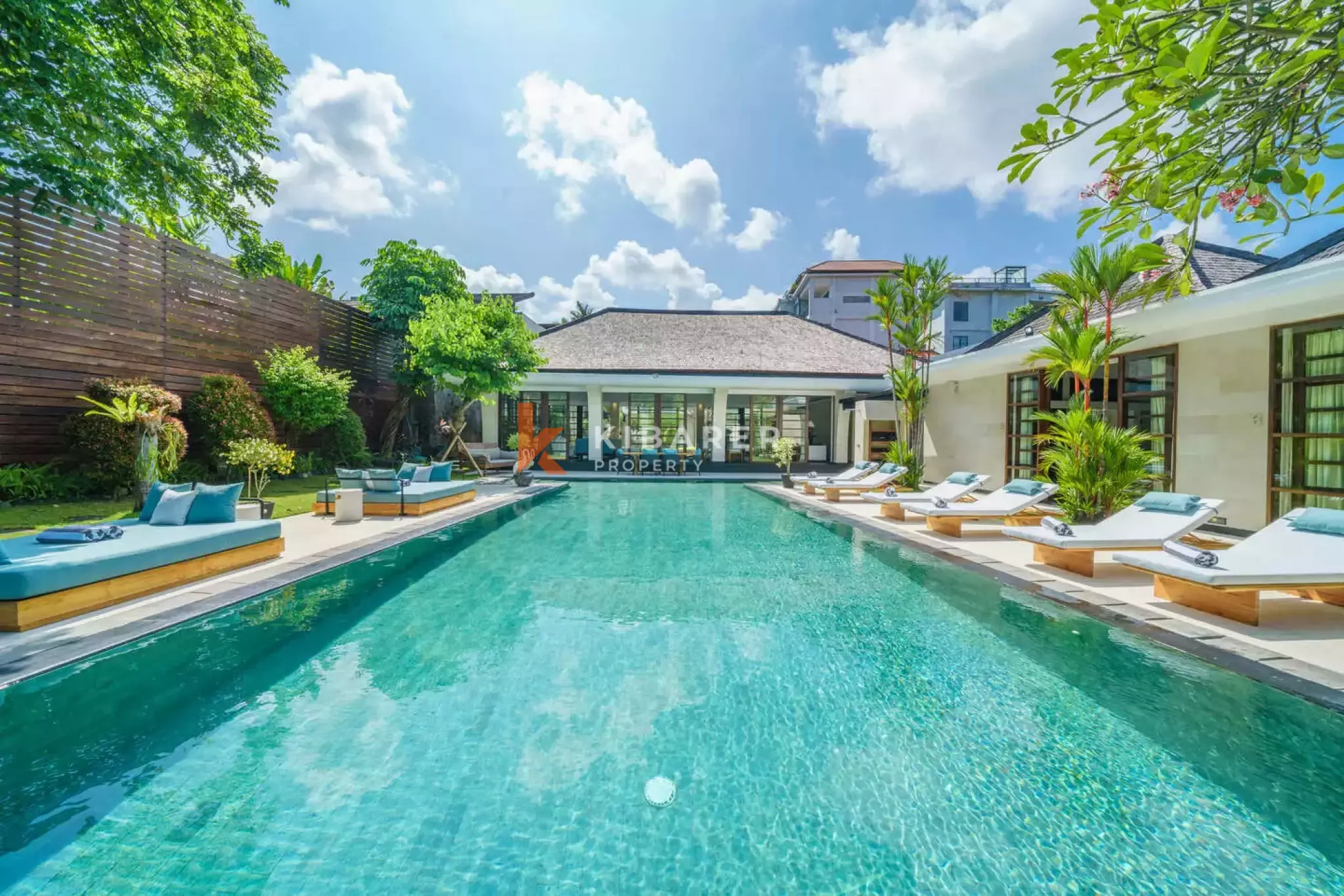 Vila Mewah Enam Kamar Tidur Berkelas di Umalas