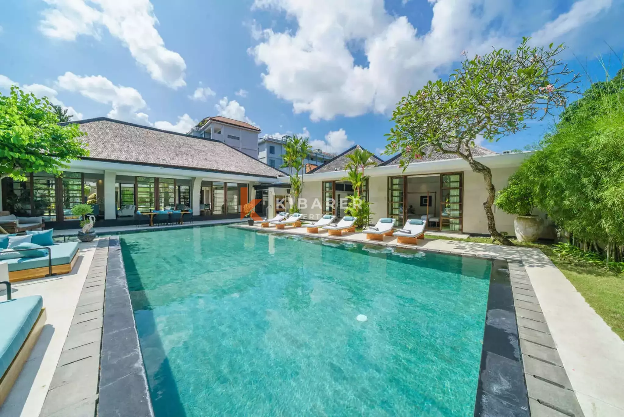 Vila Mewah Enam Kamar Tidur Berkelas di Umalas