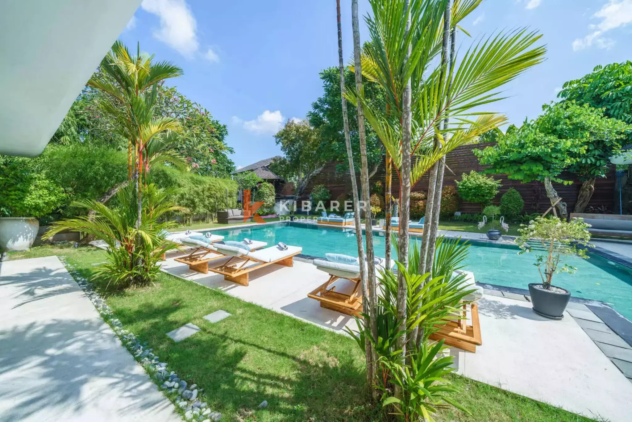 Vila Mewah Enam Kamar Tidur Berkelas di Umalas