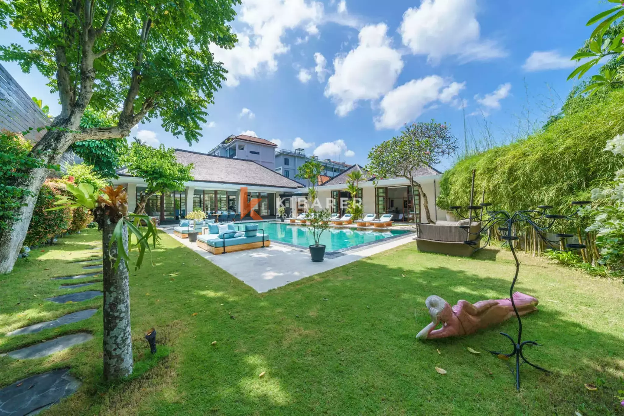 Vila Mewah Enam Kamar Tidur Berkelas di Umalas