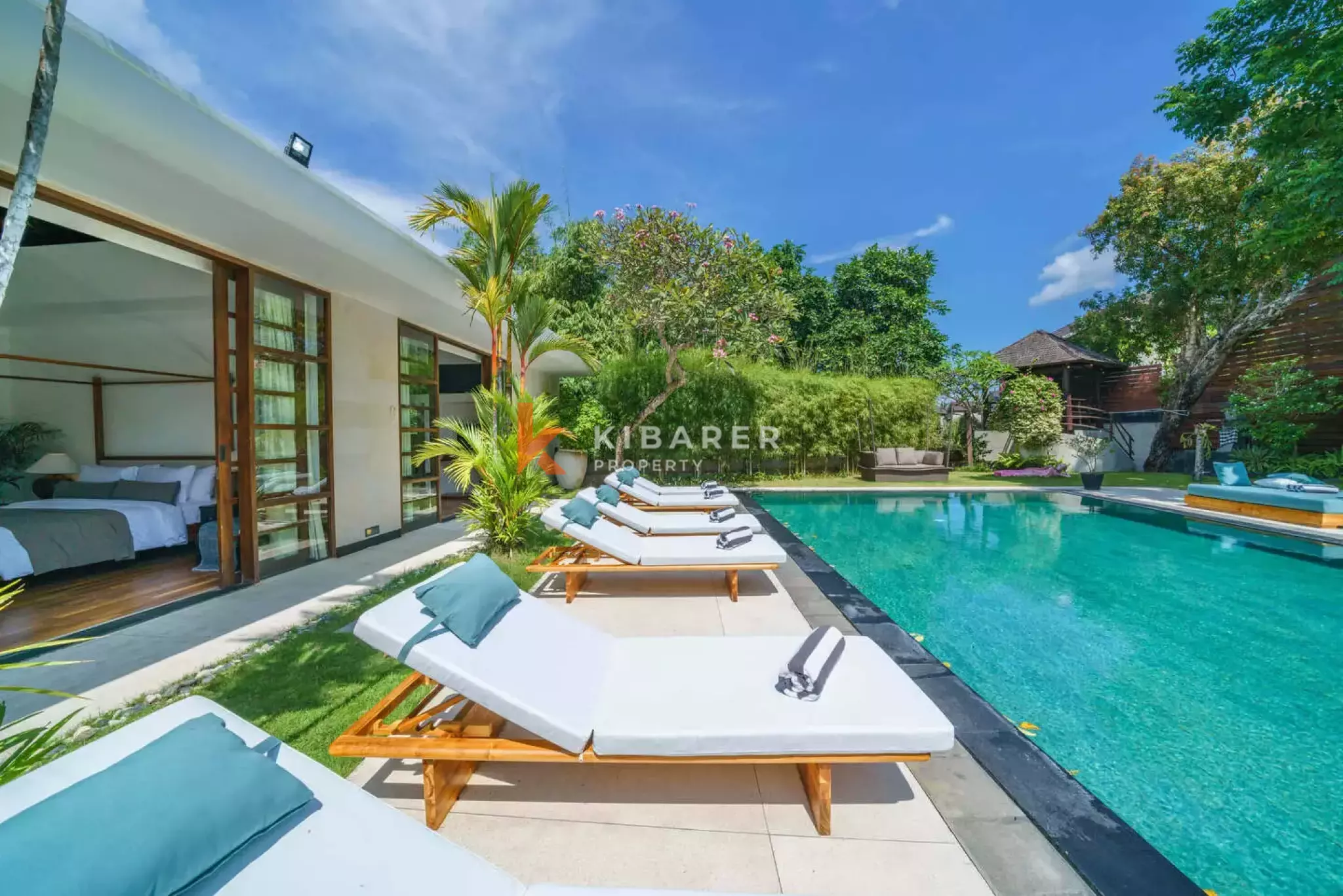 Vila Mewah Enam Kamar Tidur Berkelas di Umalas