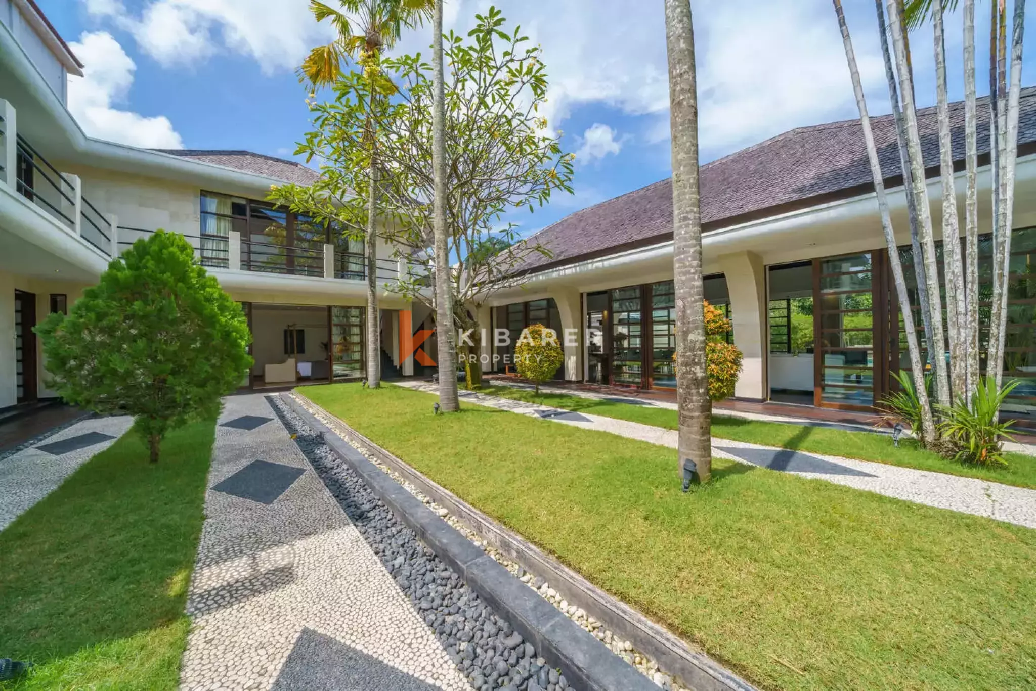 Vila Mewah Enam Kamar Tidur Berkelas di Umalas