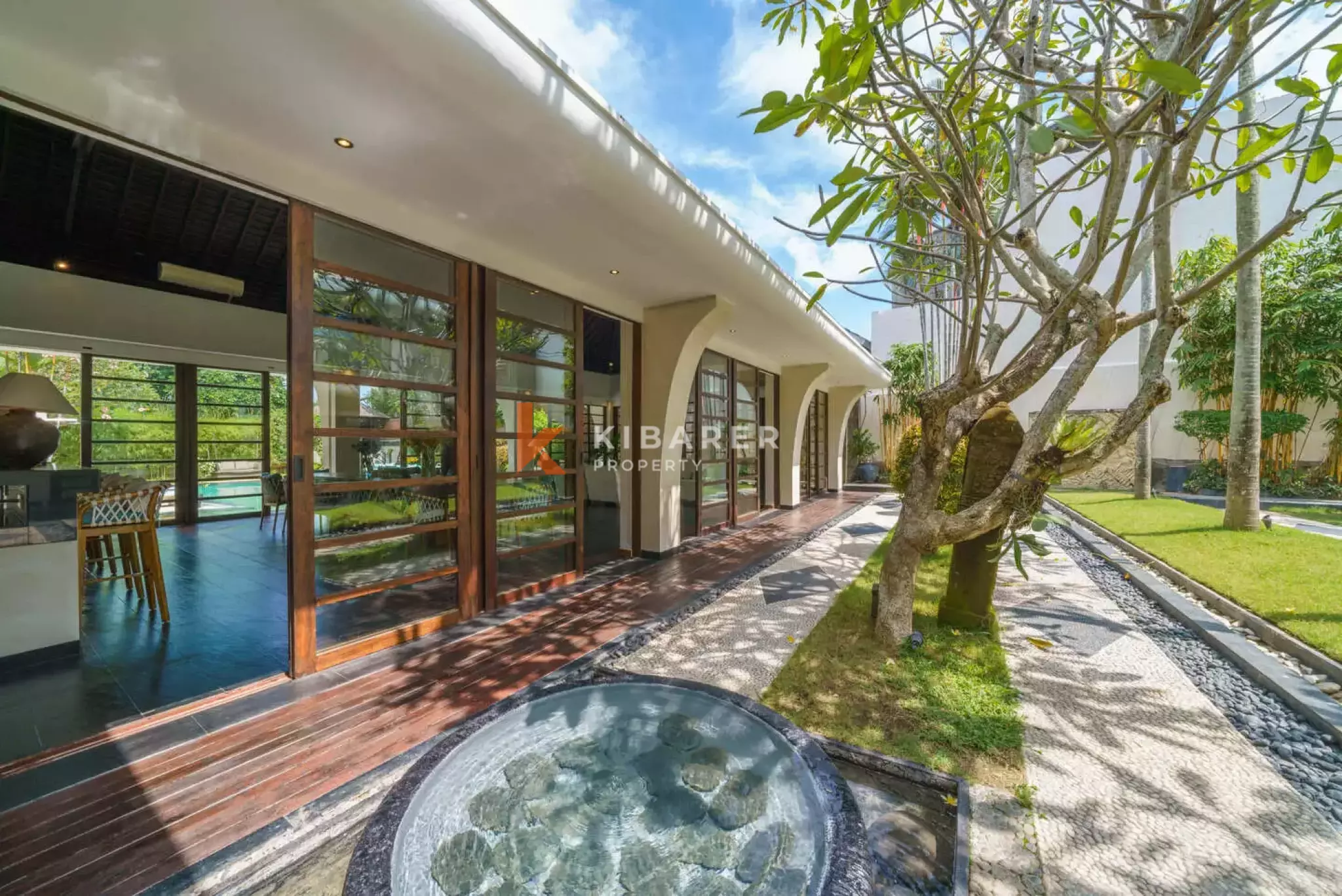 Vila Mewah Enam Kamar Tidur Berkelas di Umalas